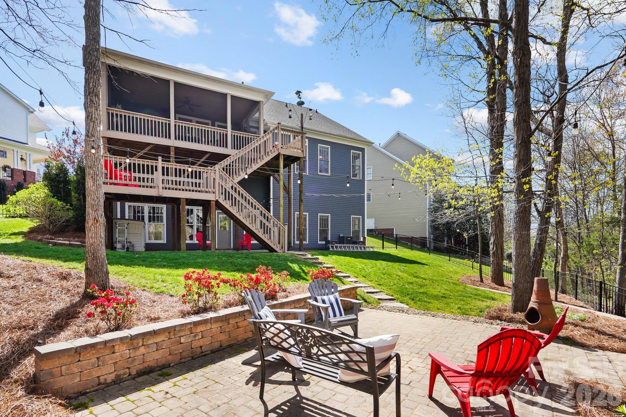 10238 Edgecliff Road — Huntersville