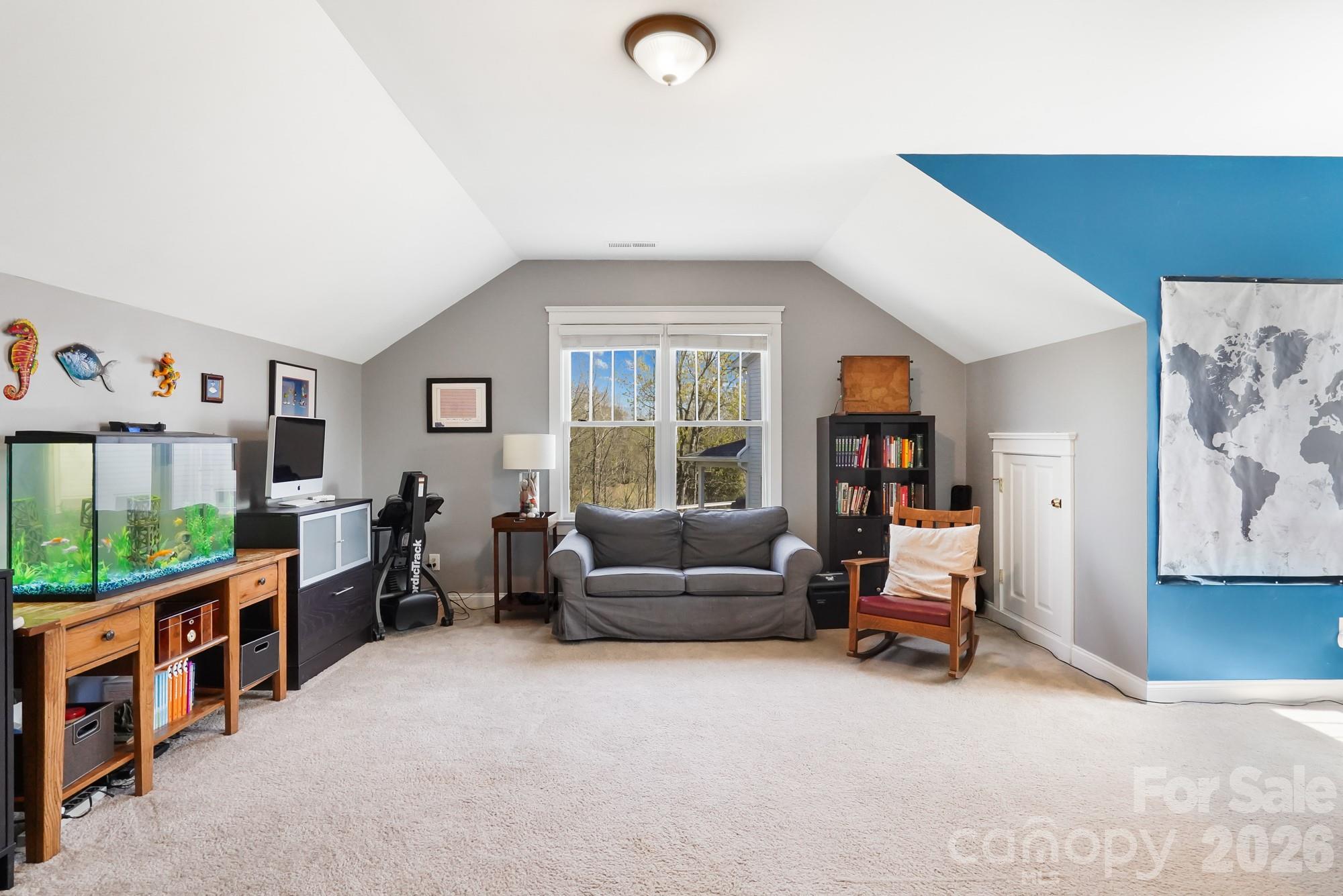 10238 Edgecliff Road — Huntersville