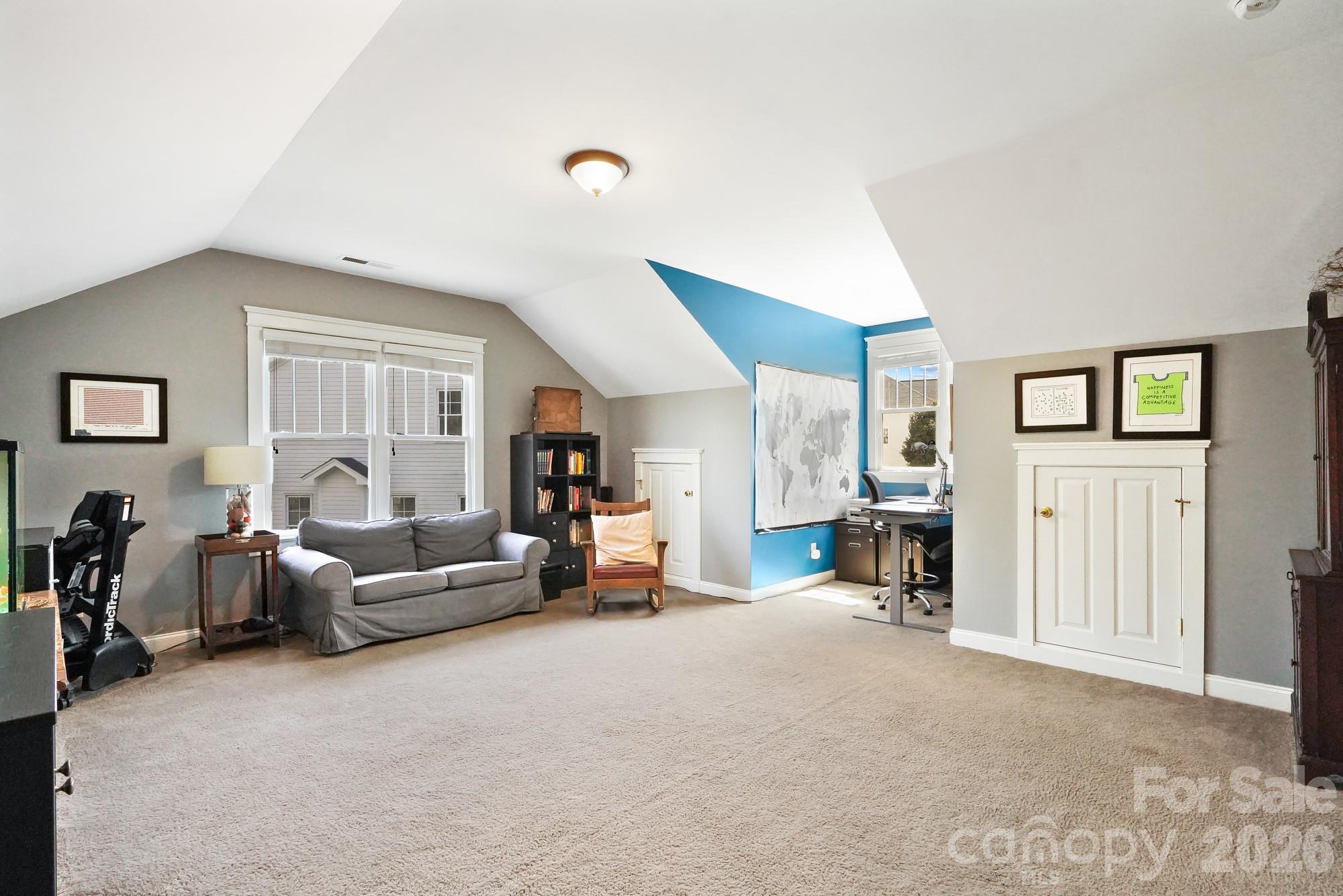 10238 Edgecliff Road — Huntersville