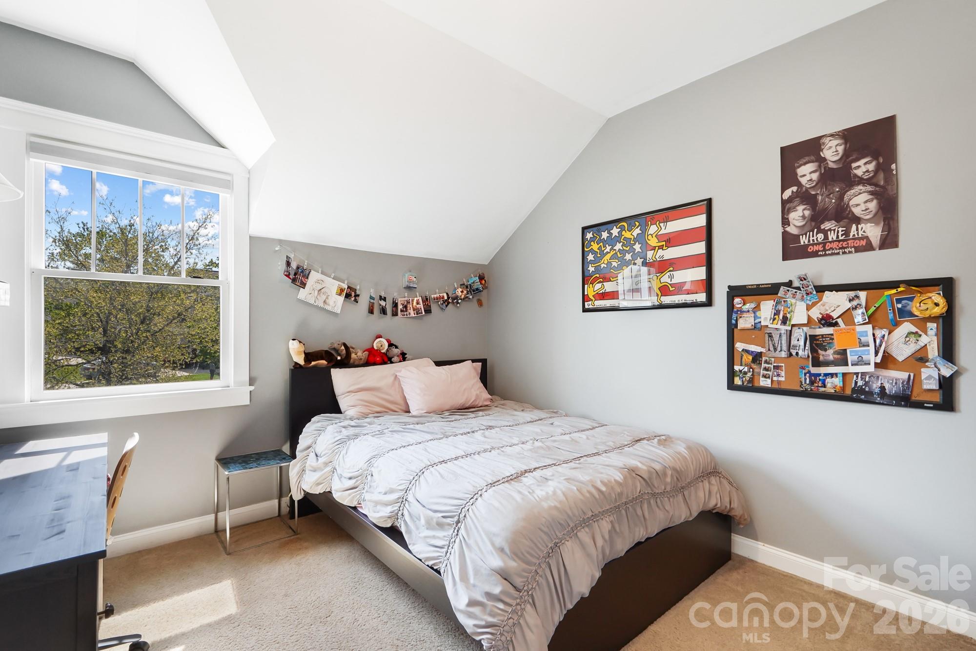 10238 Edgecliff Road — Huntersville