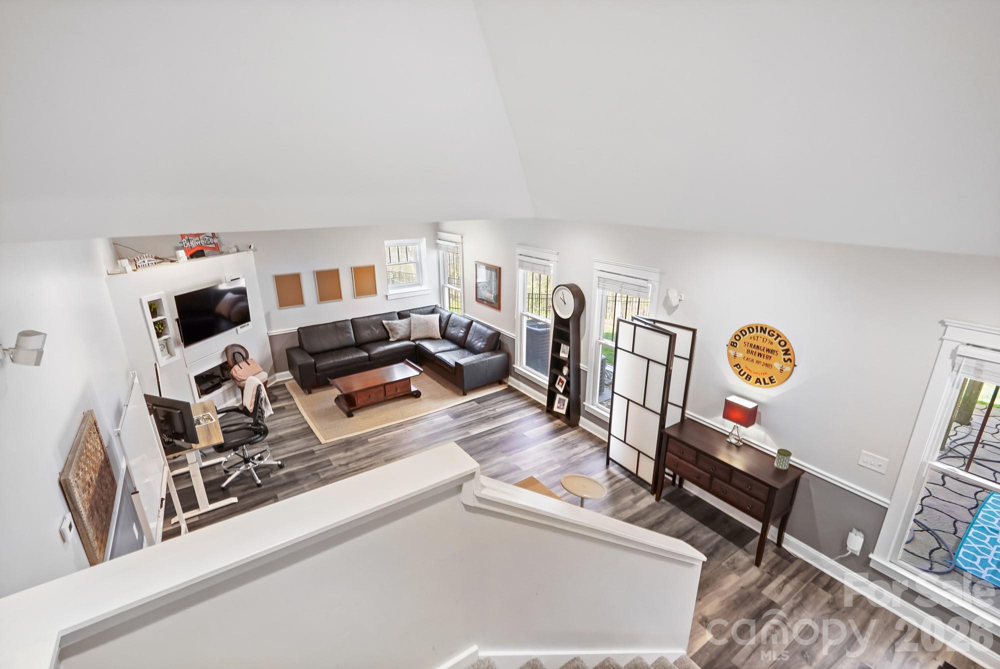 10238 Edgecliff Road — Huntersville