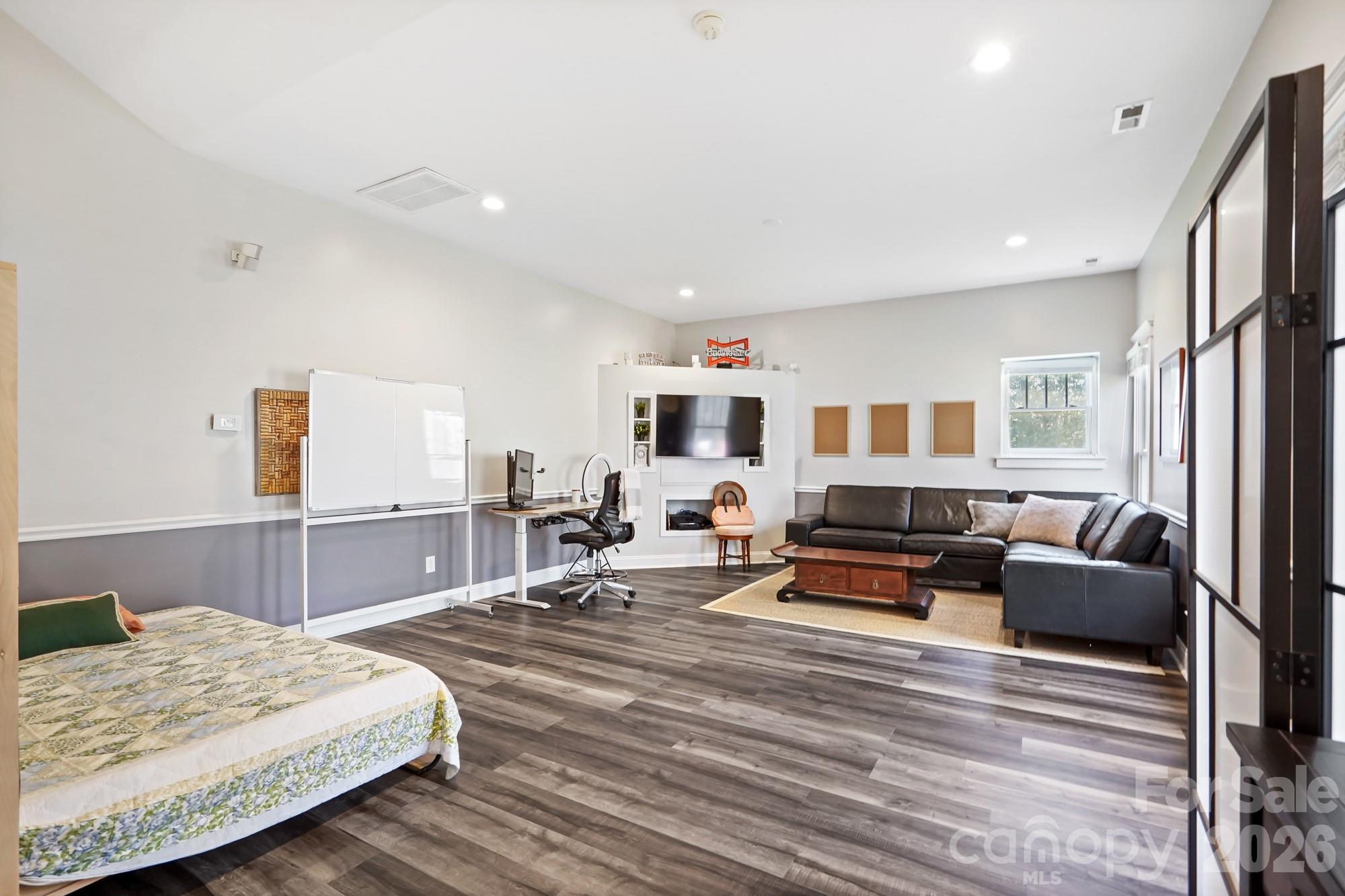10238 Edgecliff Road — Huntersville