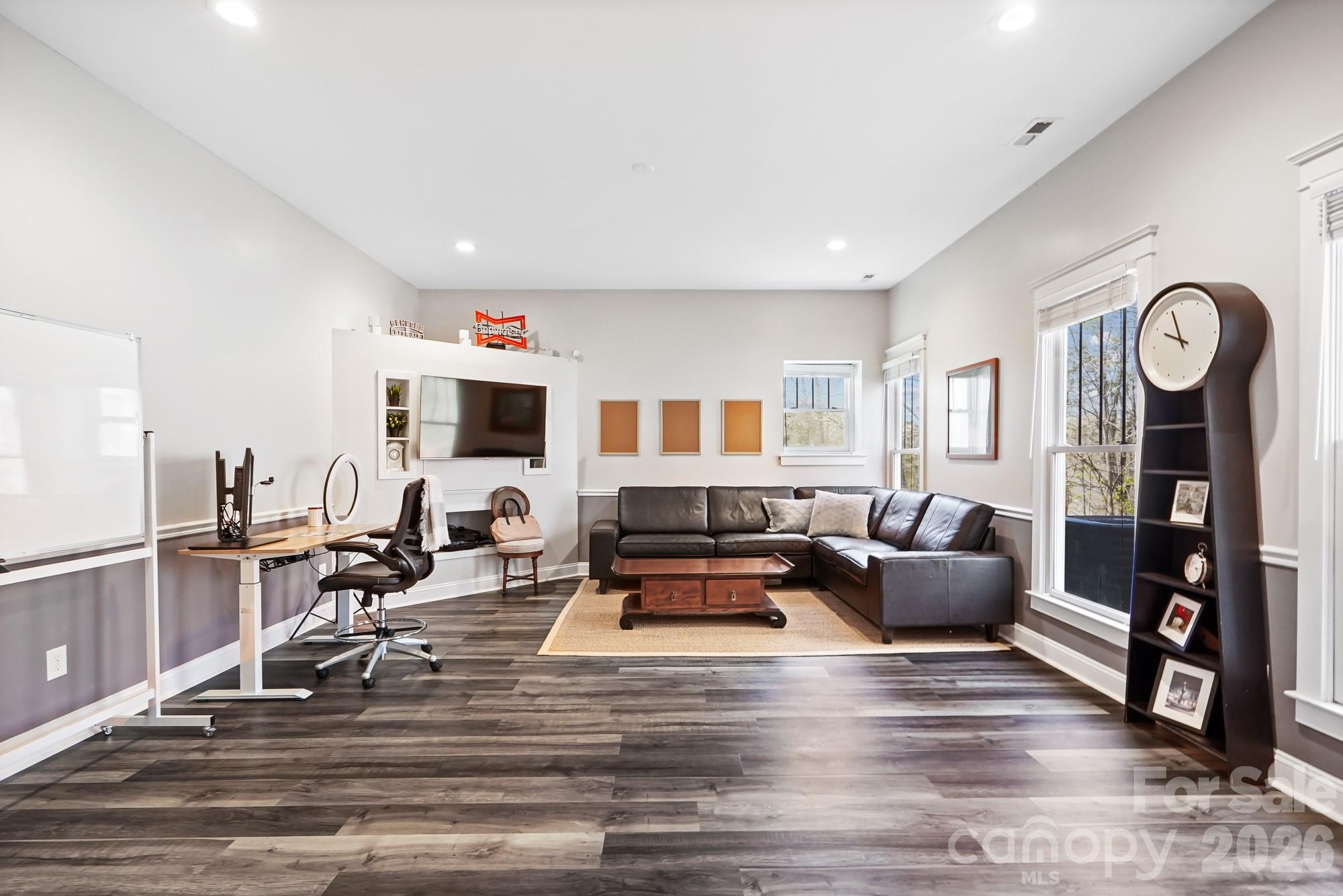 10238 Edgecliff Road — Huntersville