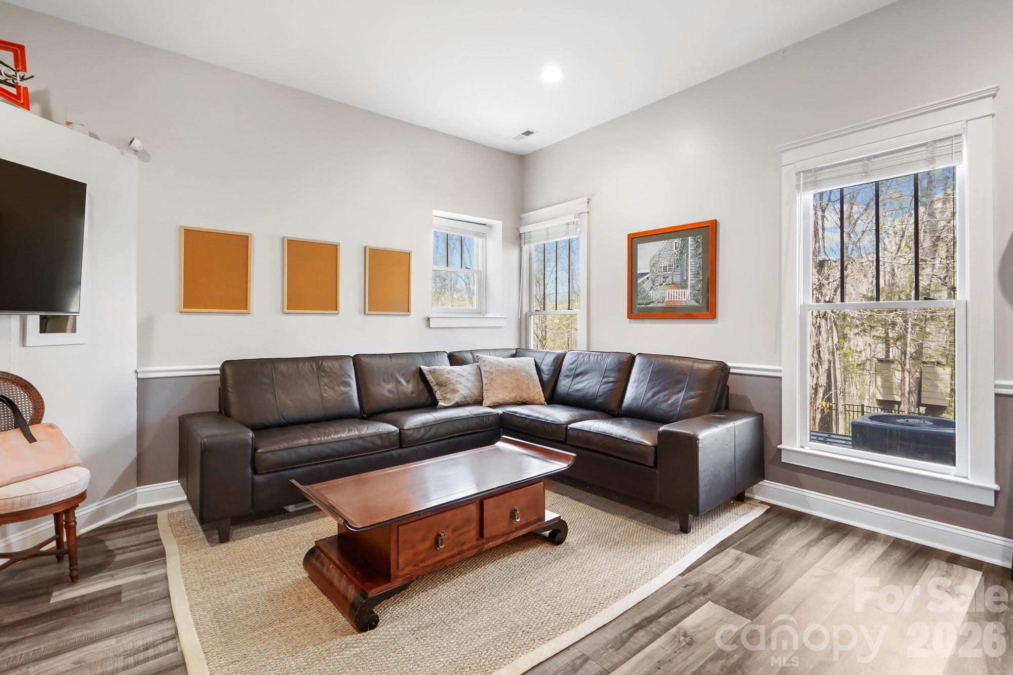 10238 Edgecliff Road — Huntersville