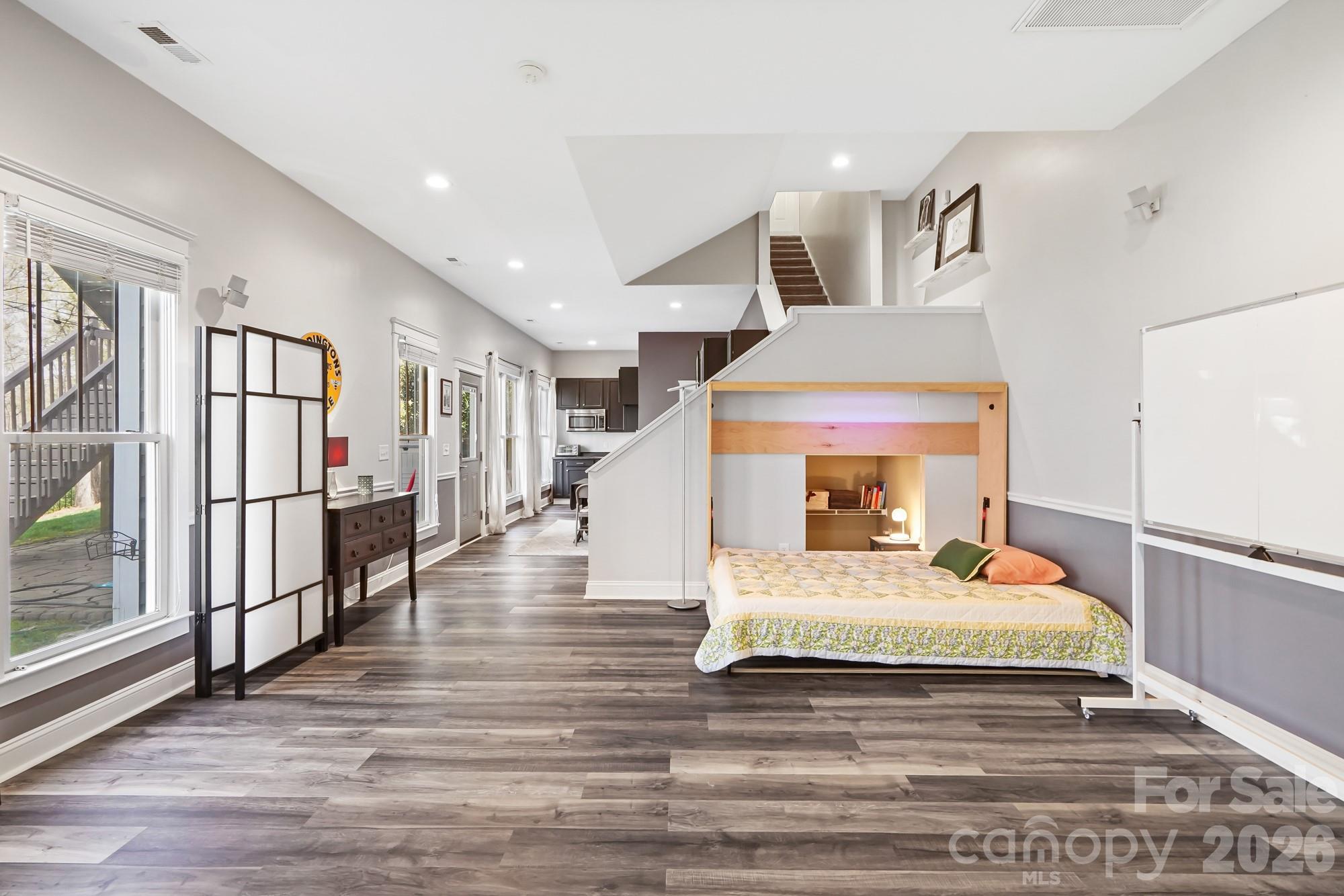 10238 Edgecliff Road — Huntersville