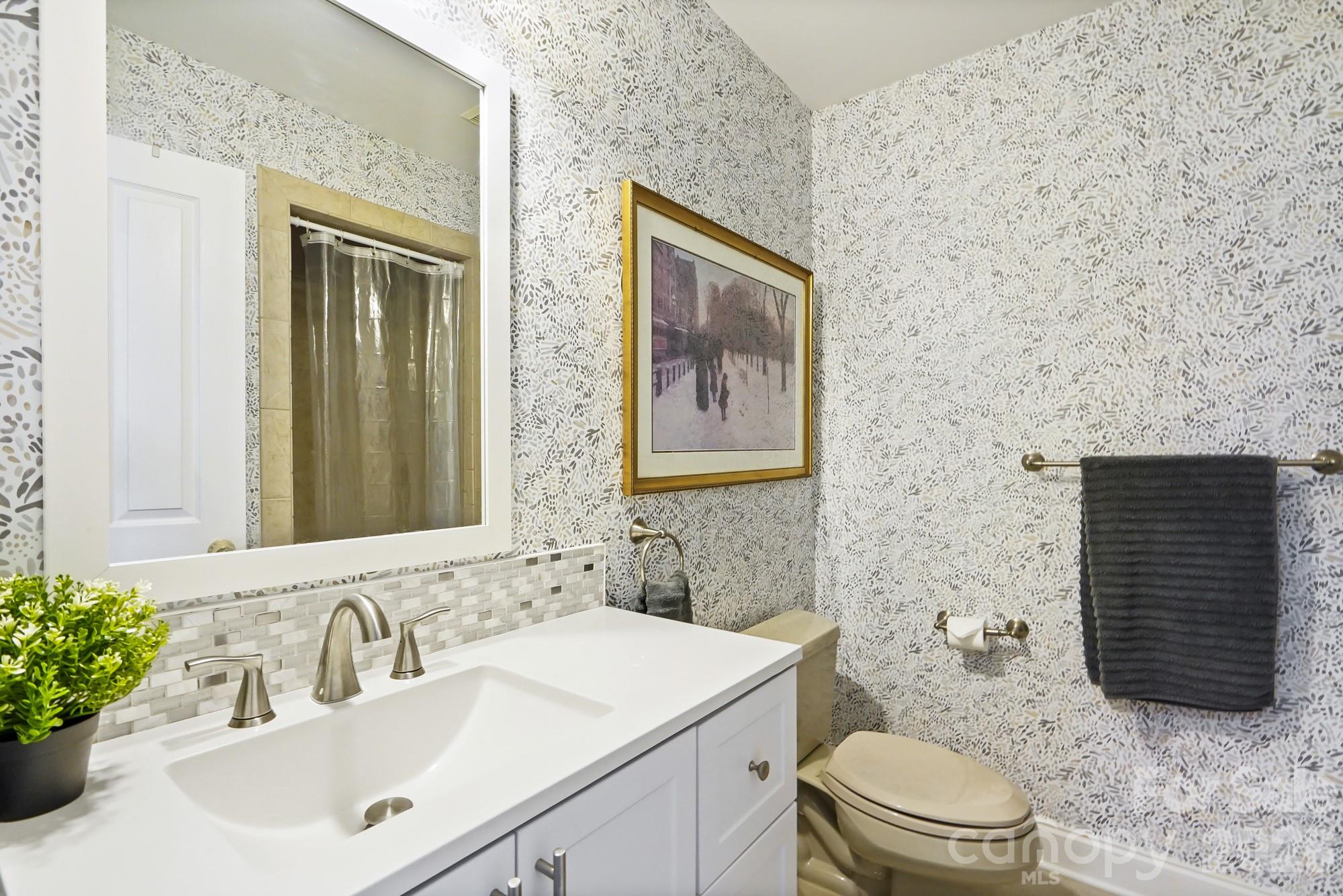 10238 Edgecliff Road — Huntersville