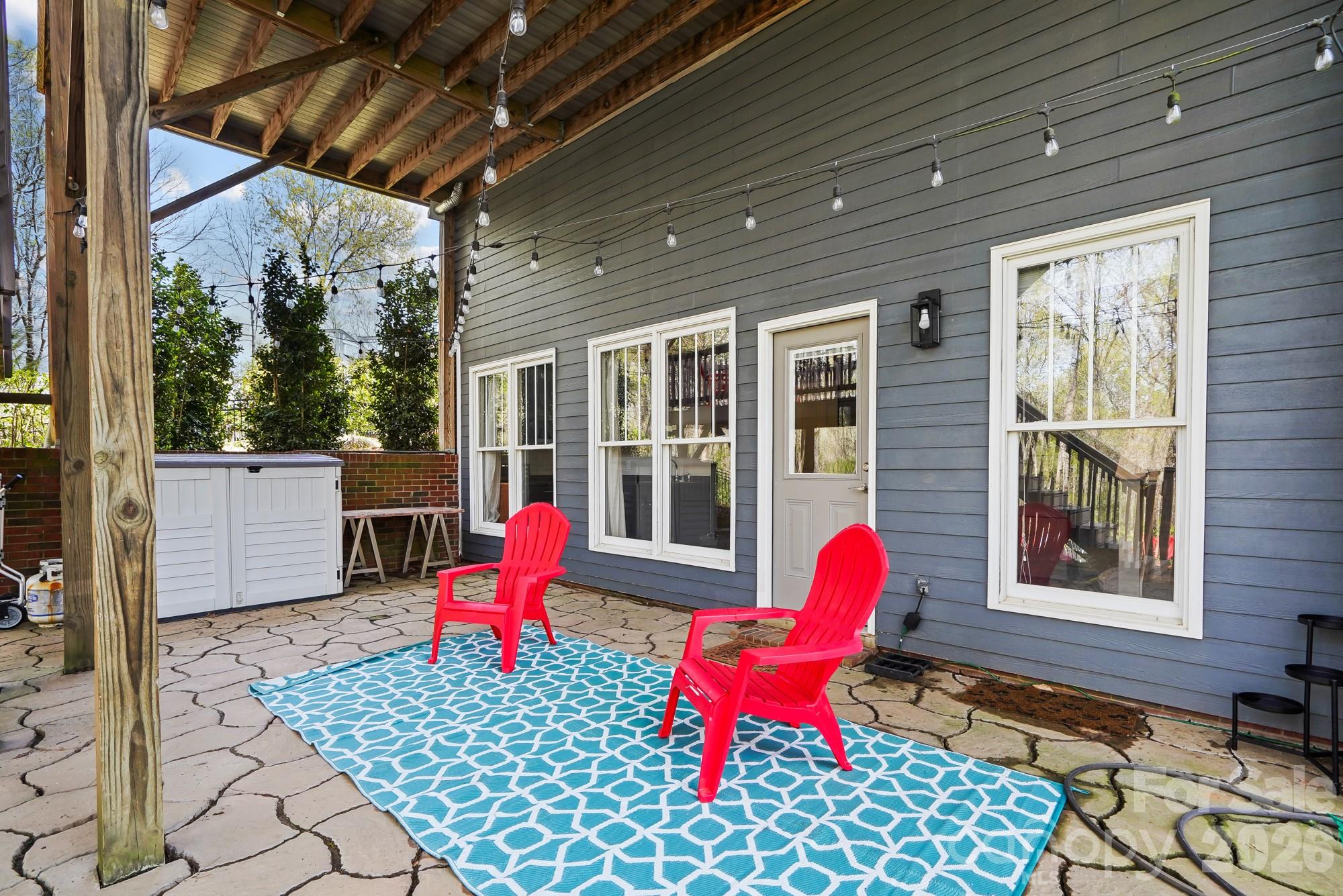 10238 Edgecliff Road — Huntersville