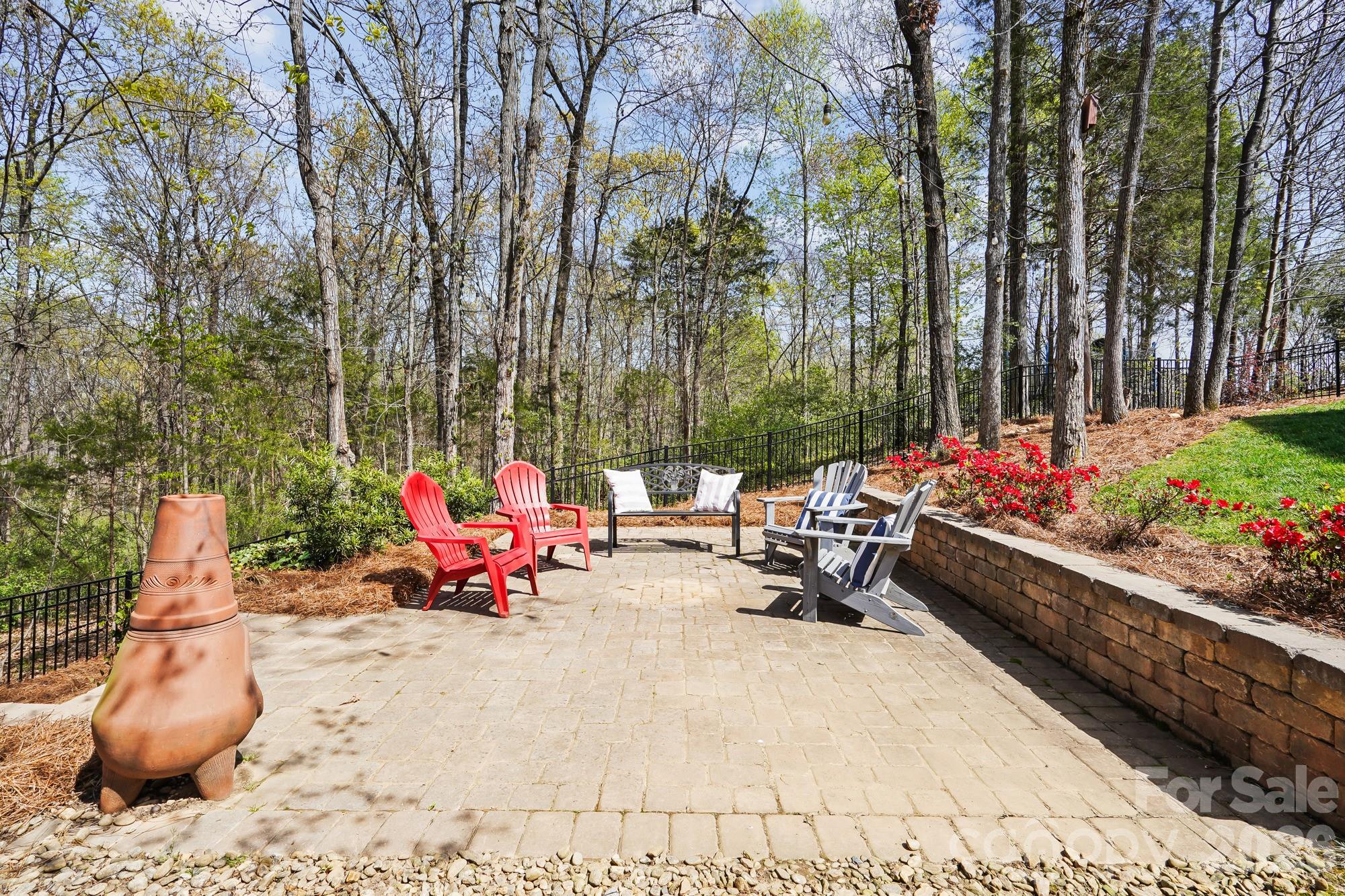 10238 Edgecliff Road — Huntersville
