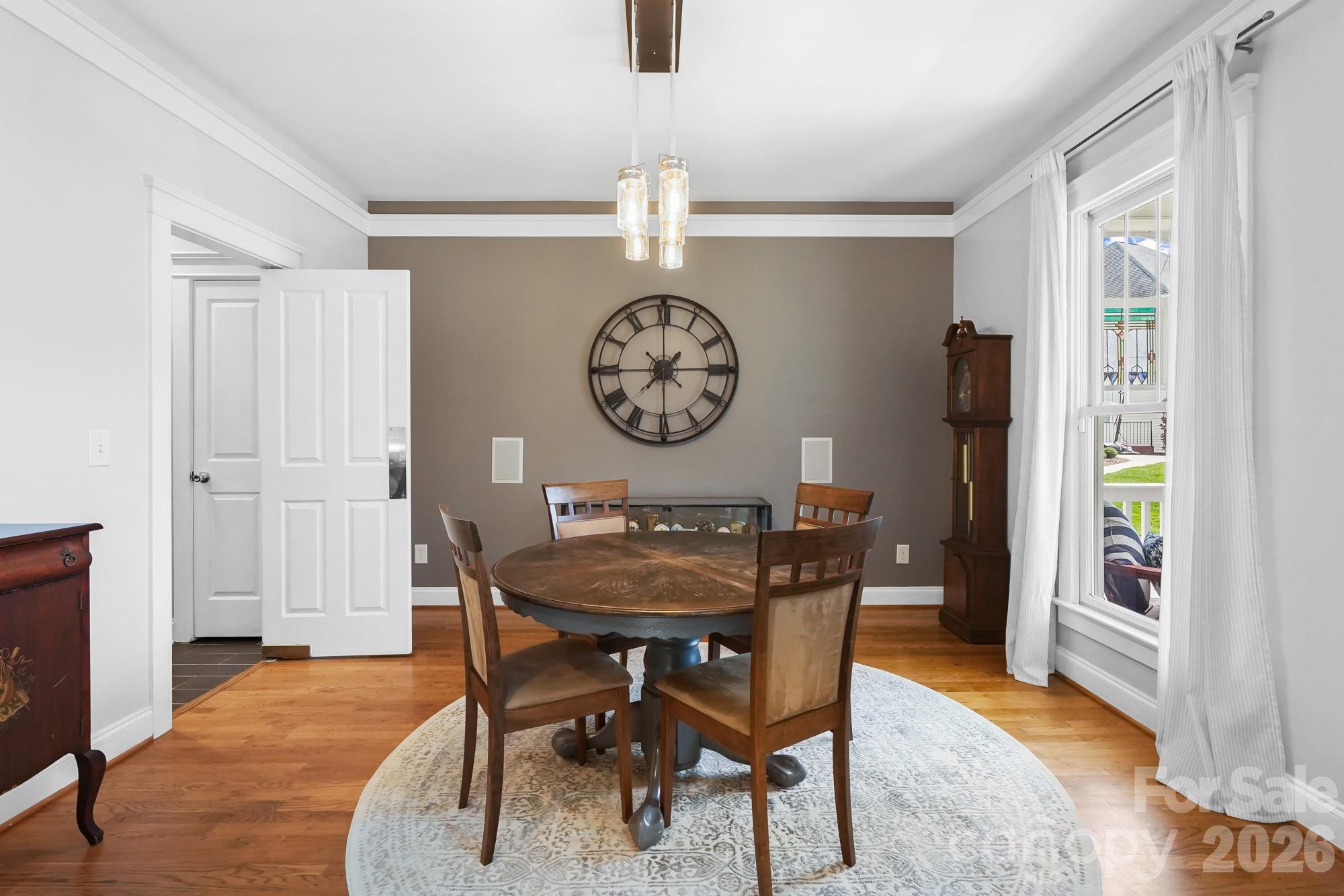 10238 Edgecliff Road — Huntersville