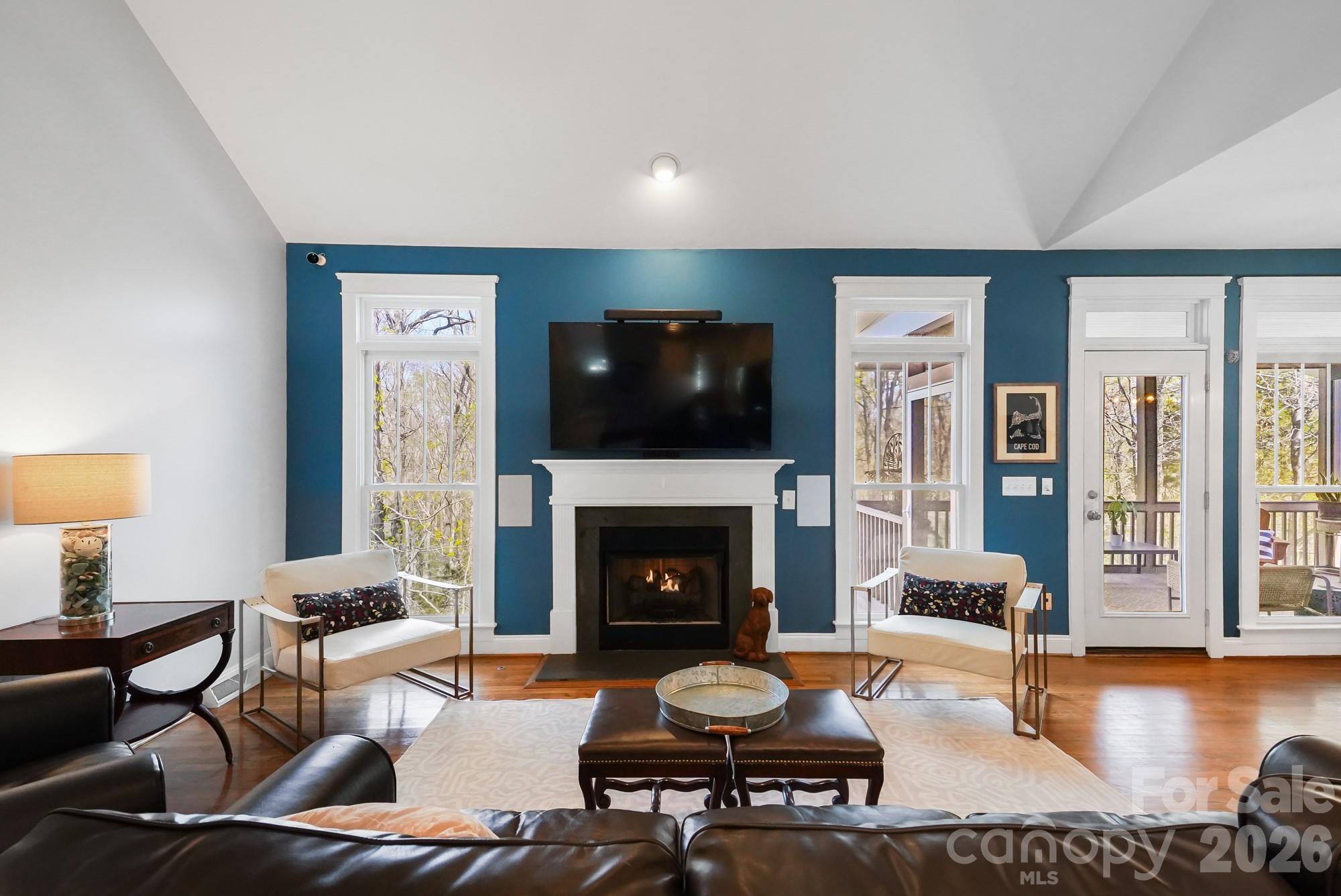 10238 Edgecliff Road — Huntersville