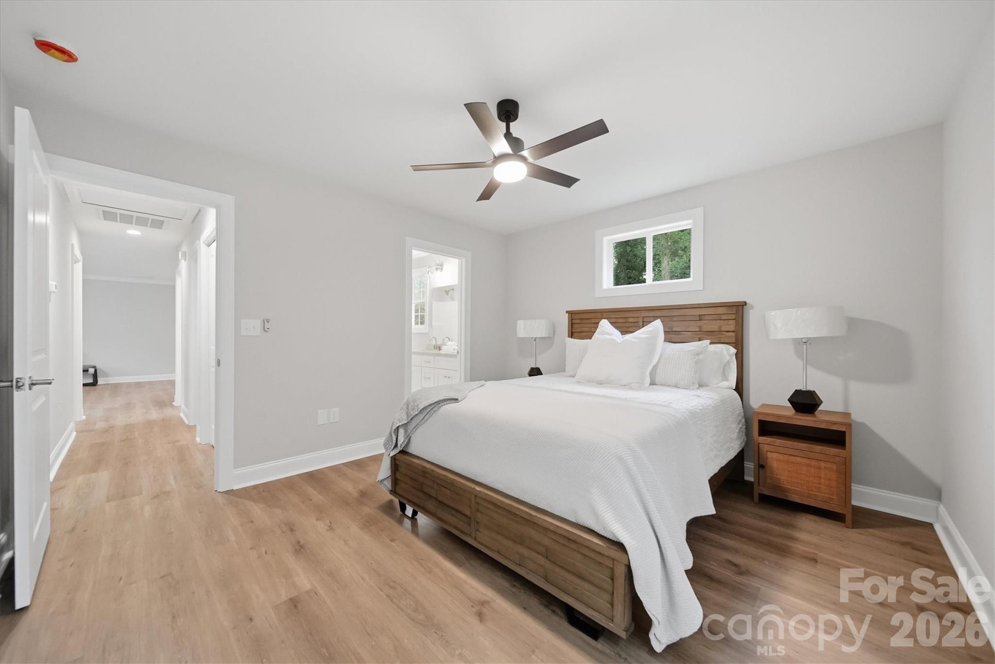 1298 18th Street NE — Hickory