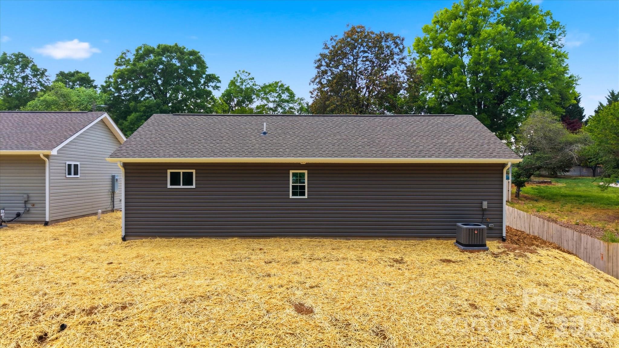 1298 18th Street NE — Hickory