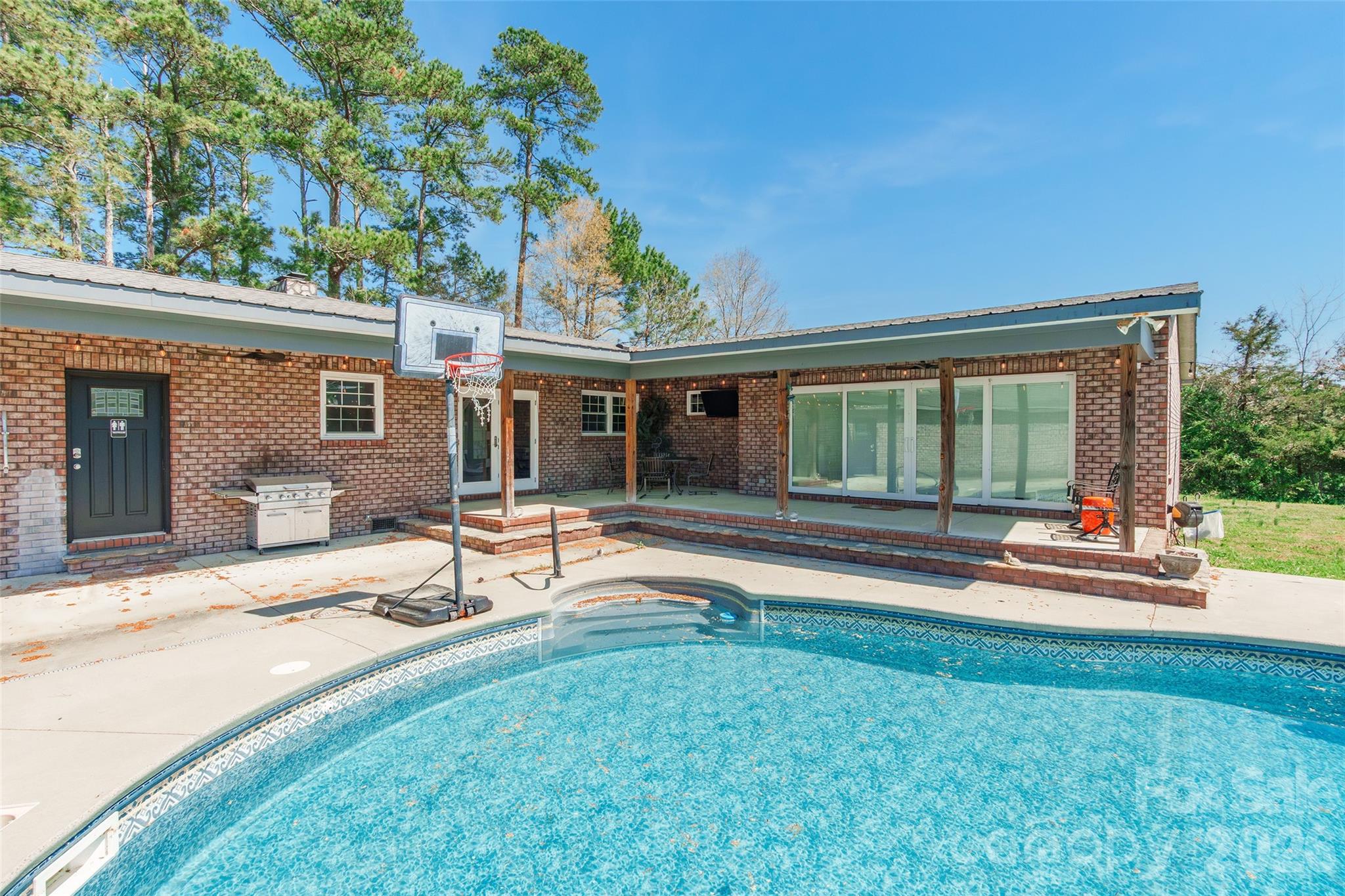 2248 Willie Usher Road — Lancaster