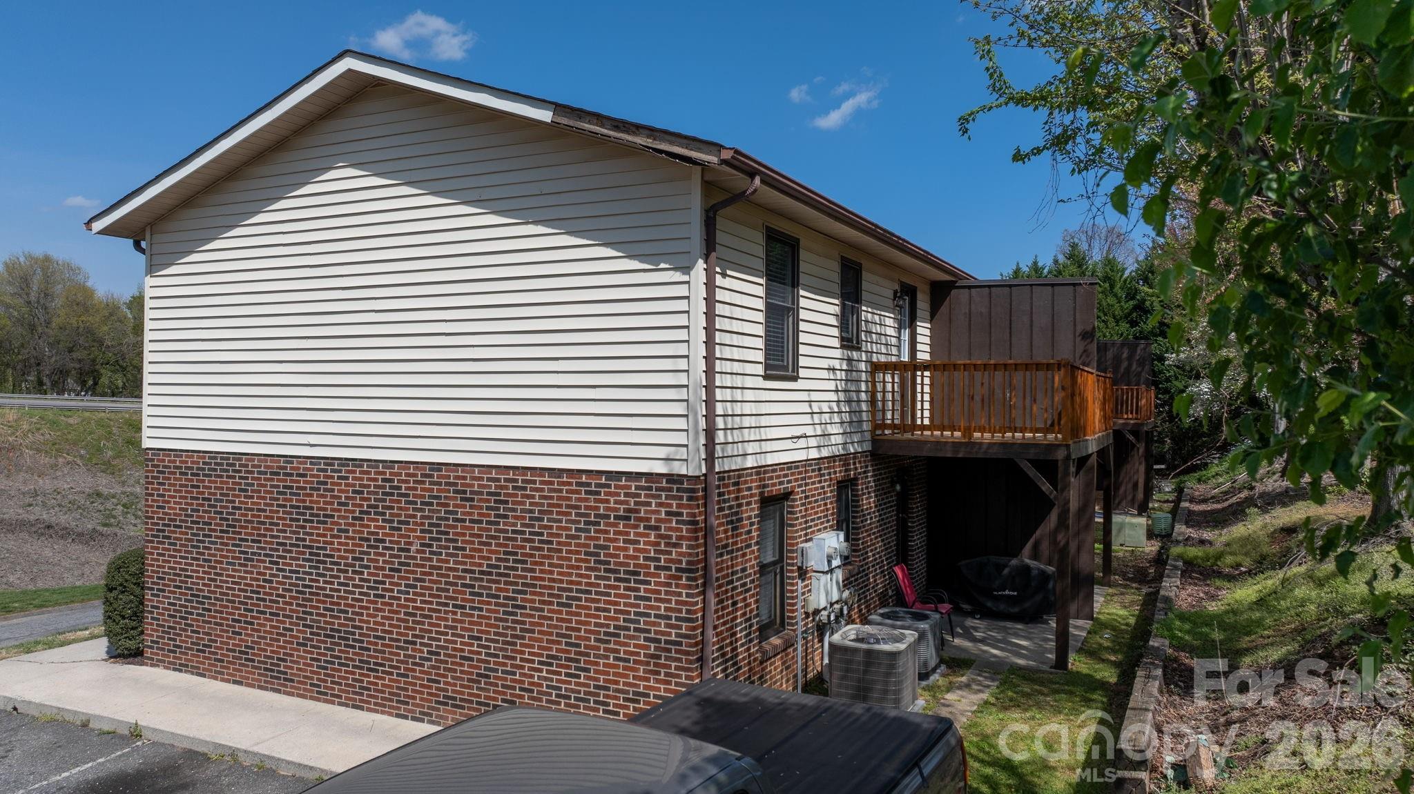 525 12th Street SW #30 — Hickory