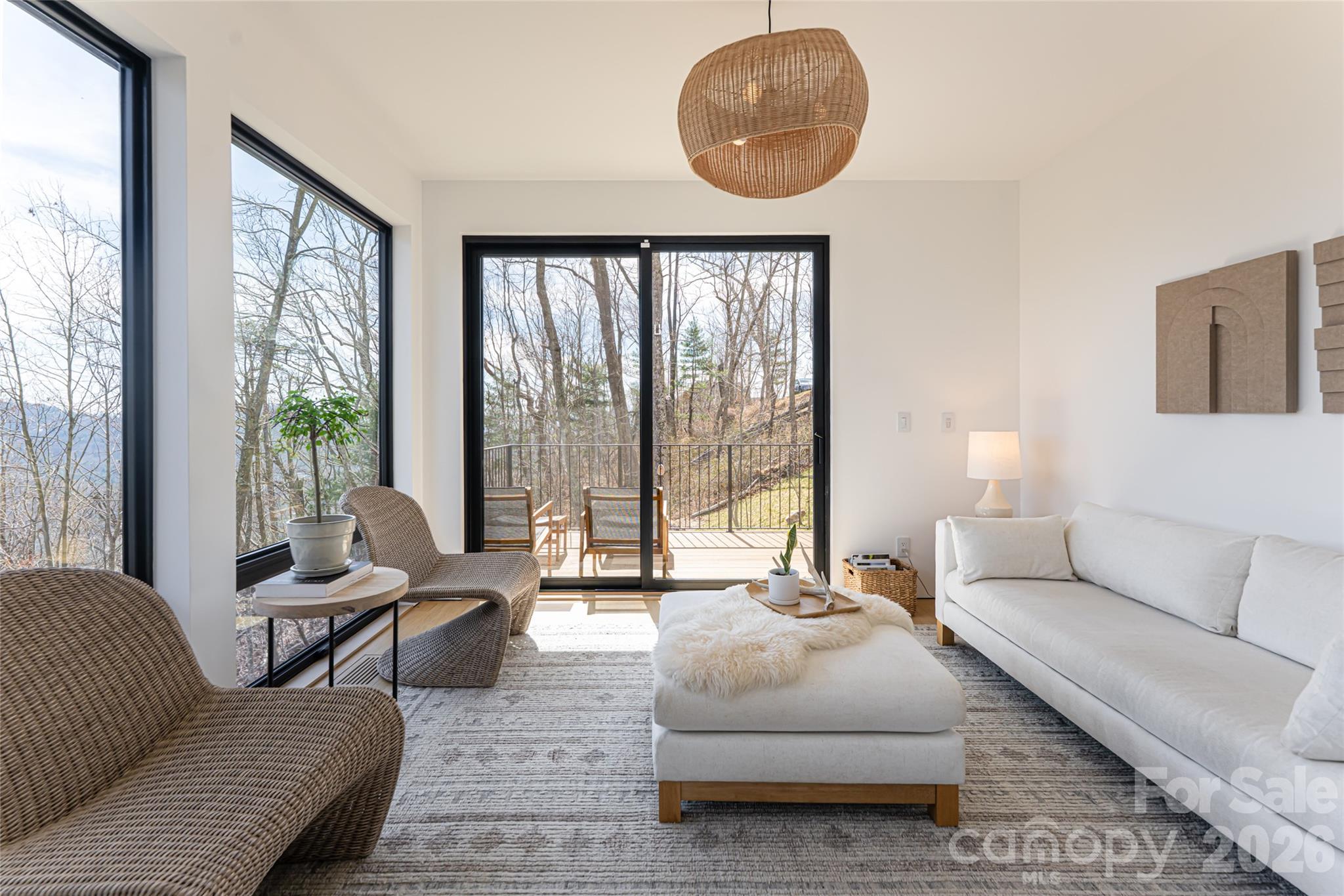 86 Rambling Ridge Road — Asheville