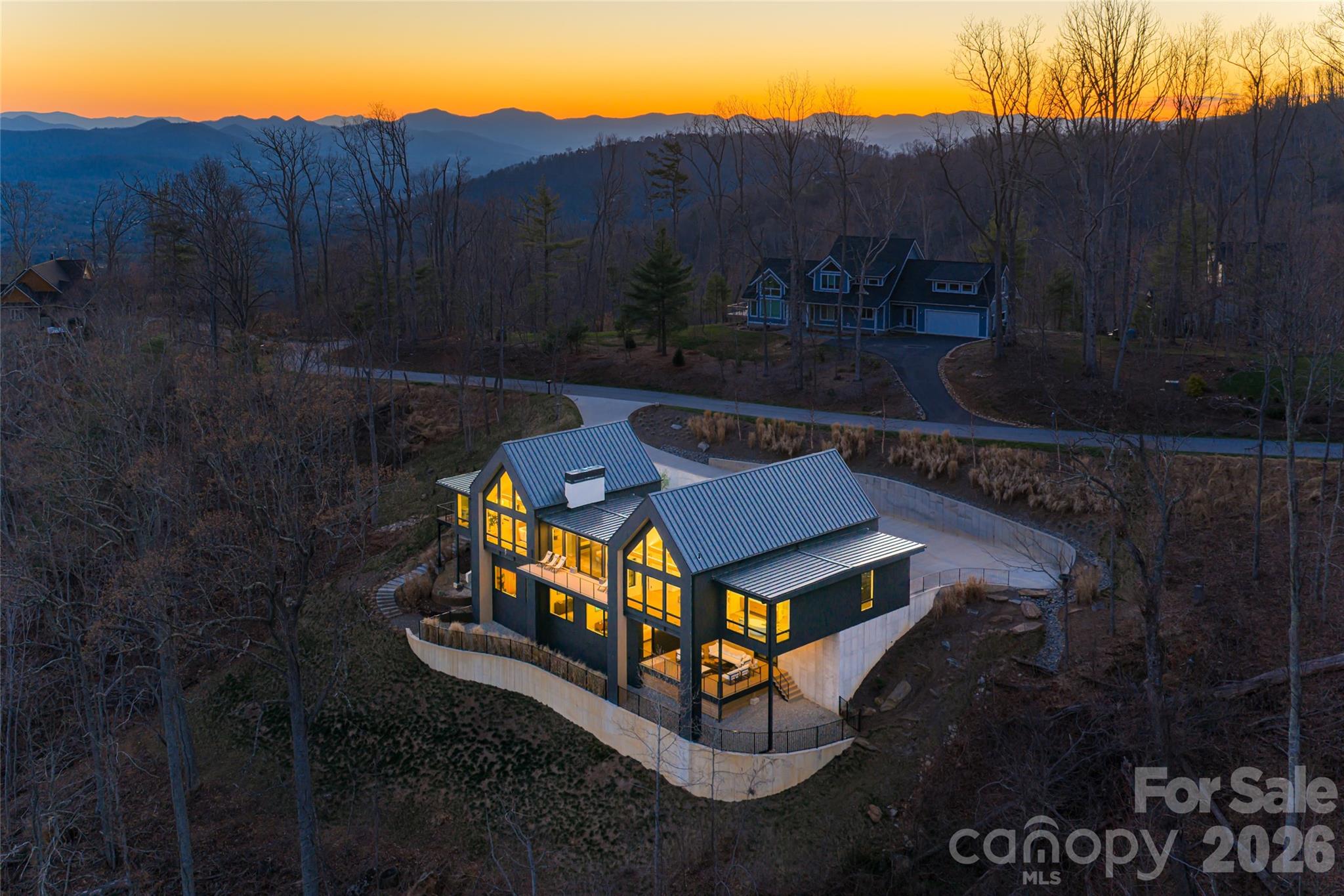 86 Rambling Ridge Road — Asheville