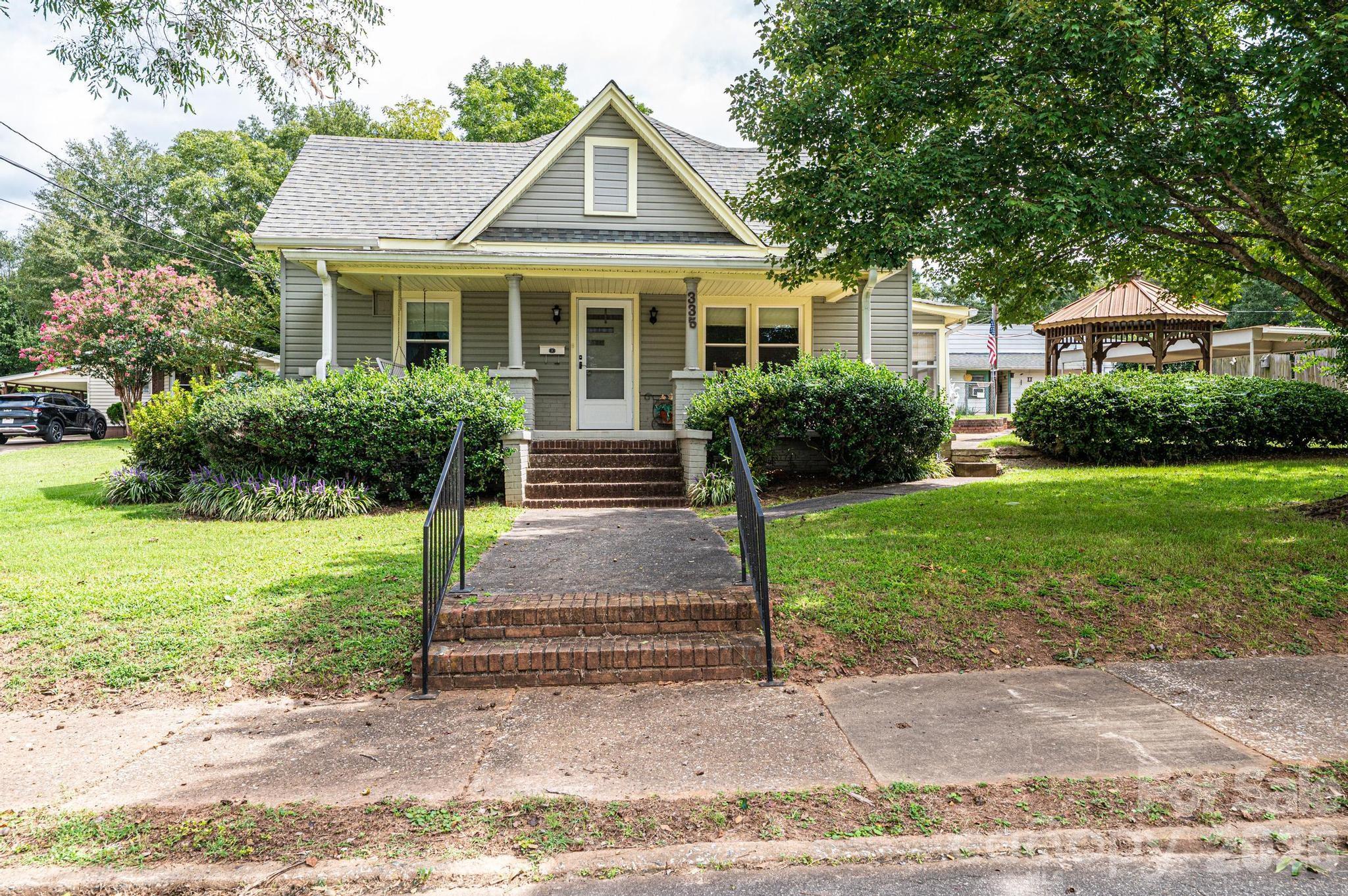 335 Harmon Street — Forest City