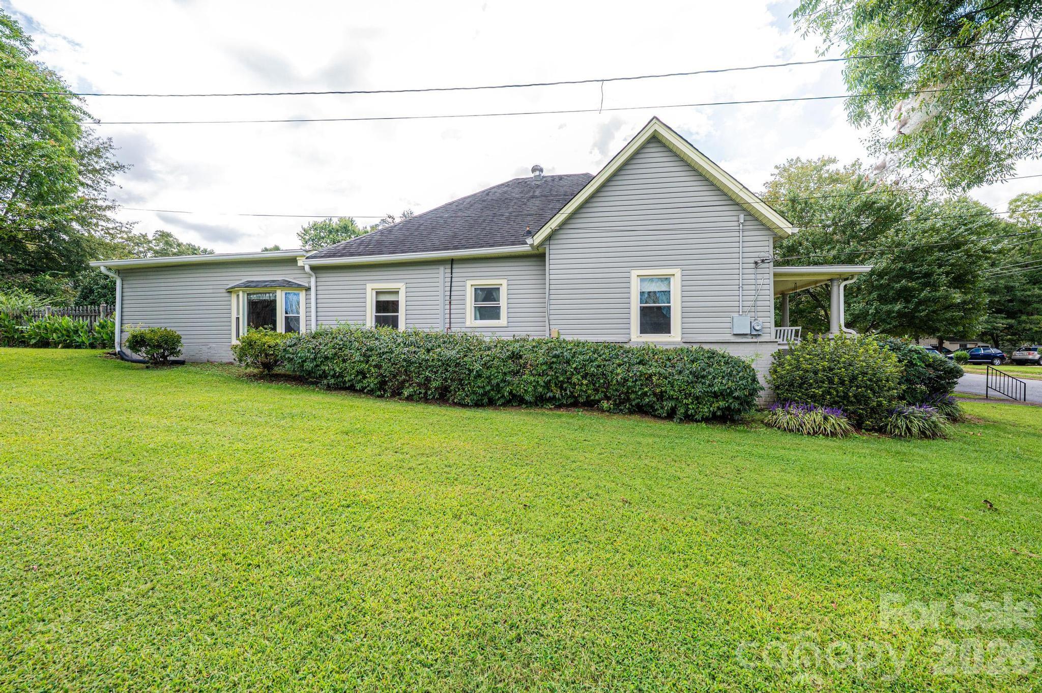 335 Harmon Street — Forest City
