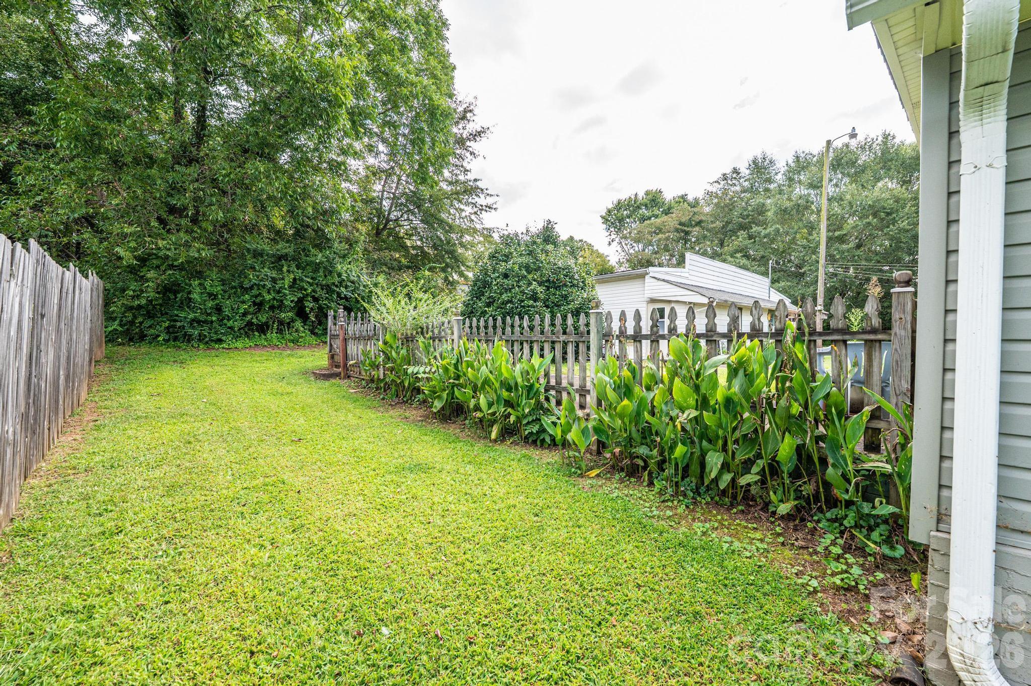 335 Harmon Street — Forest City