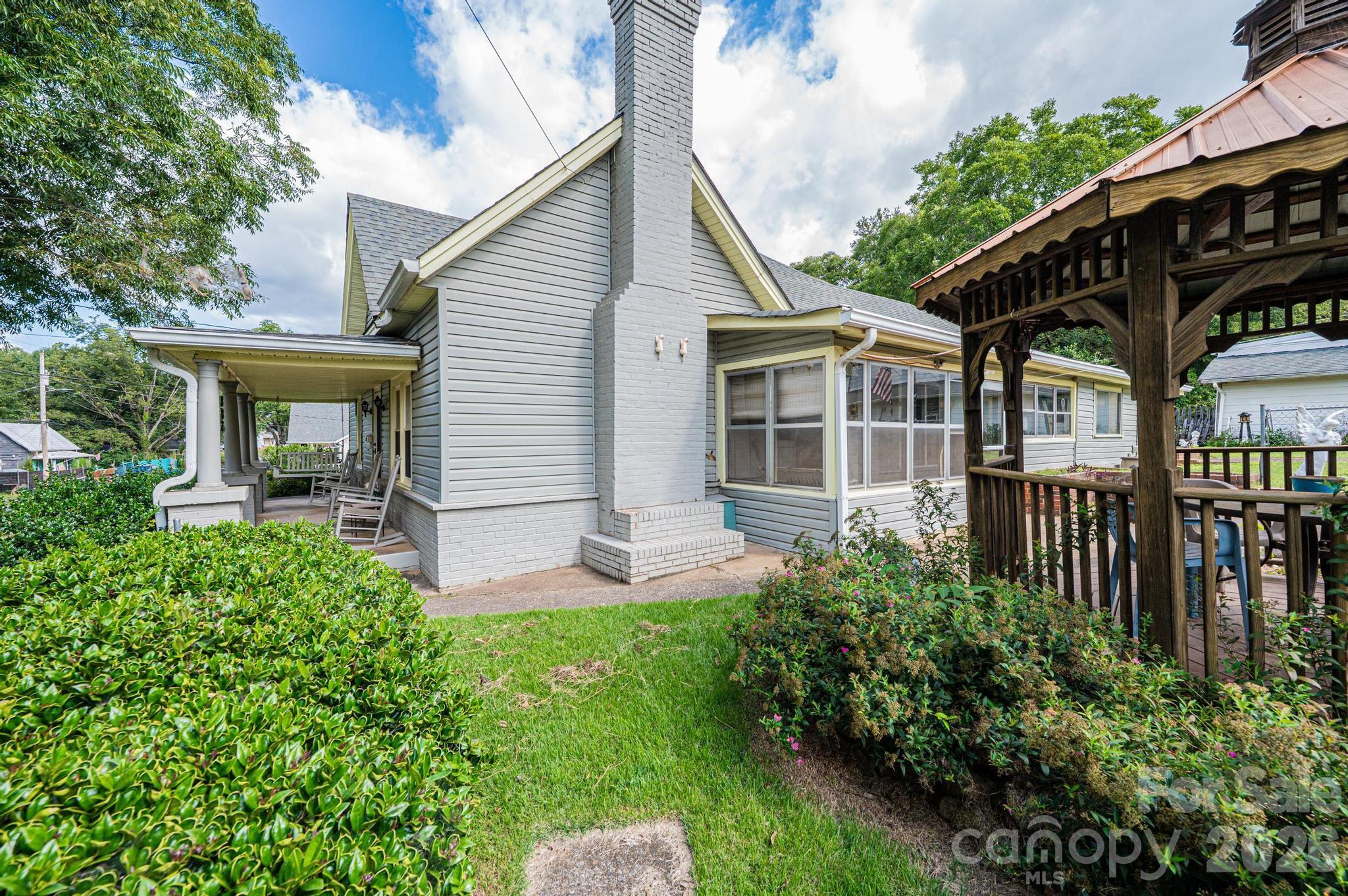 335 Harmon Street — Forest City