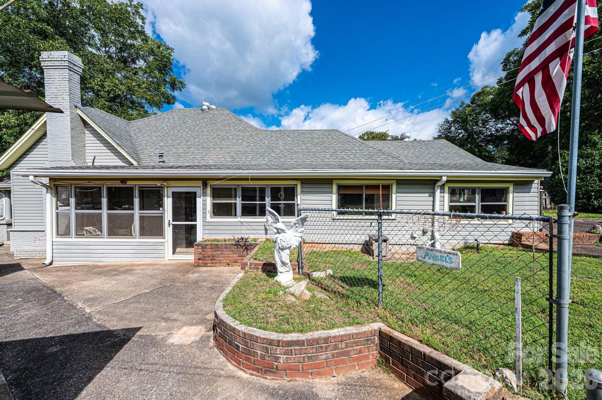 335 Harmon Street — Forest City