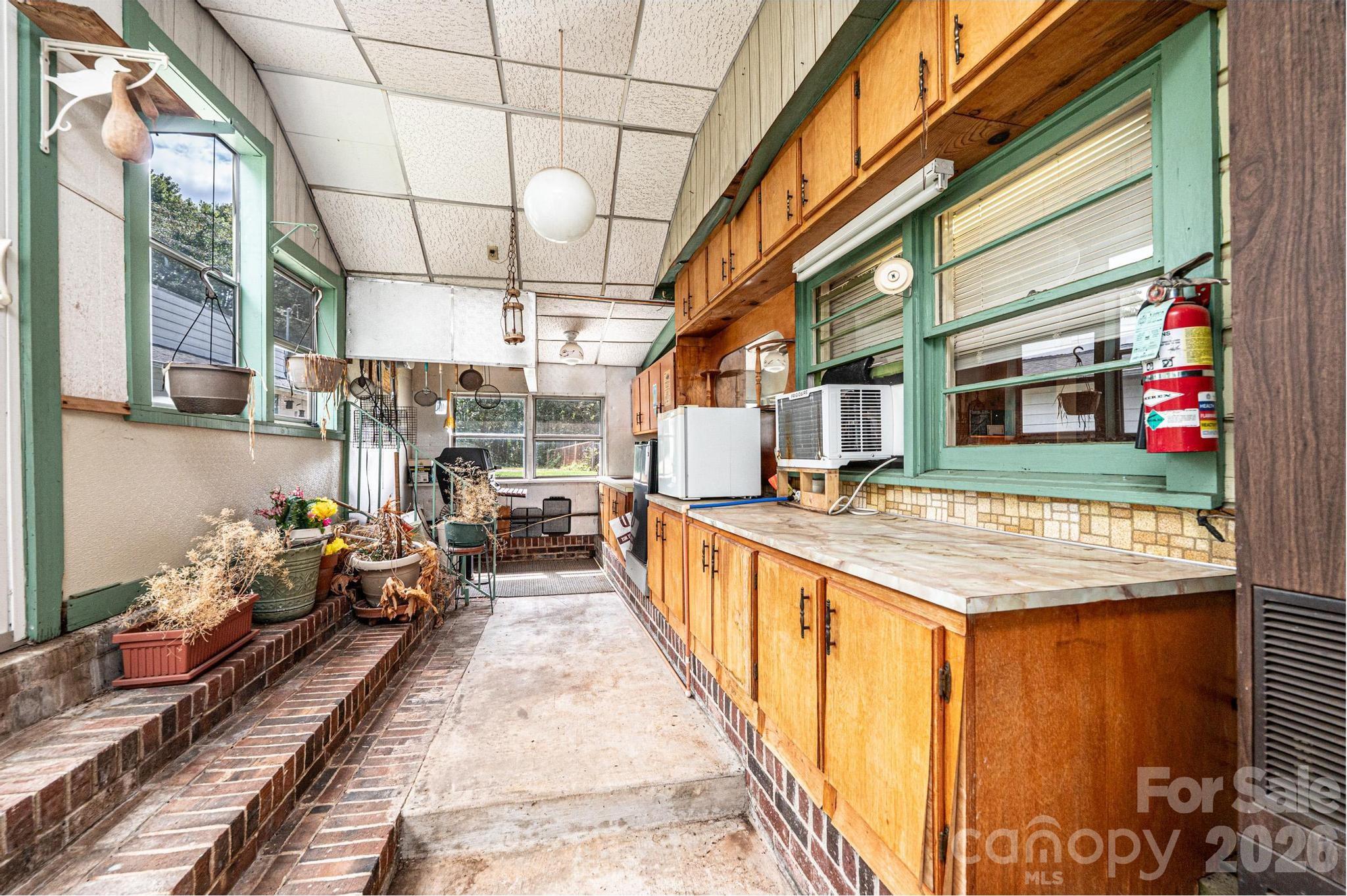 335 Harmon Street — Forest City