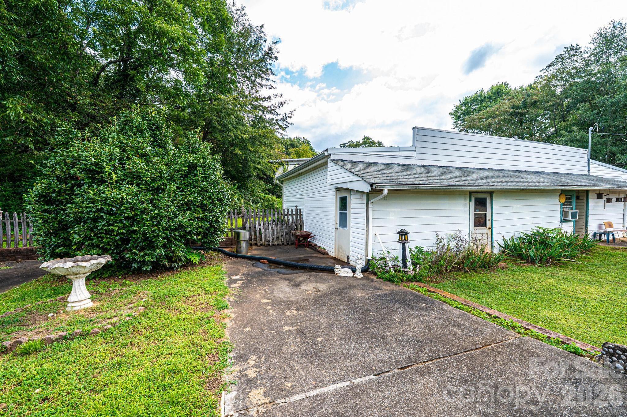335 Harmon Street — Forest City
