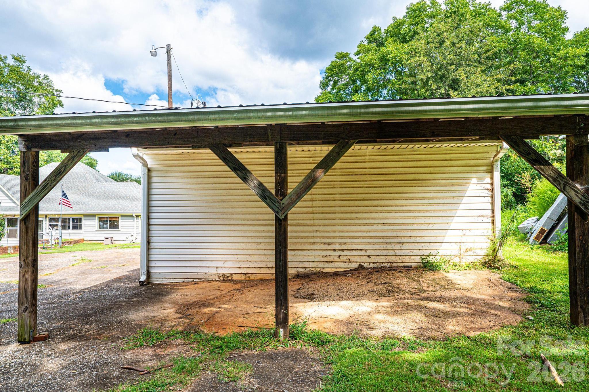 335 Harmon Street — Forest City