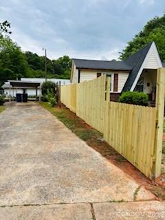 335 Harmon Street — Forest City