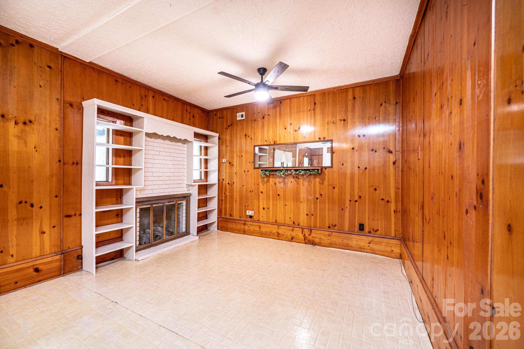 335 Harmon Street — Forest City