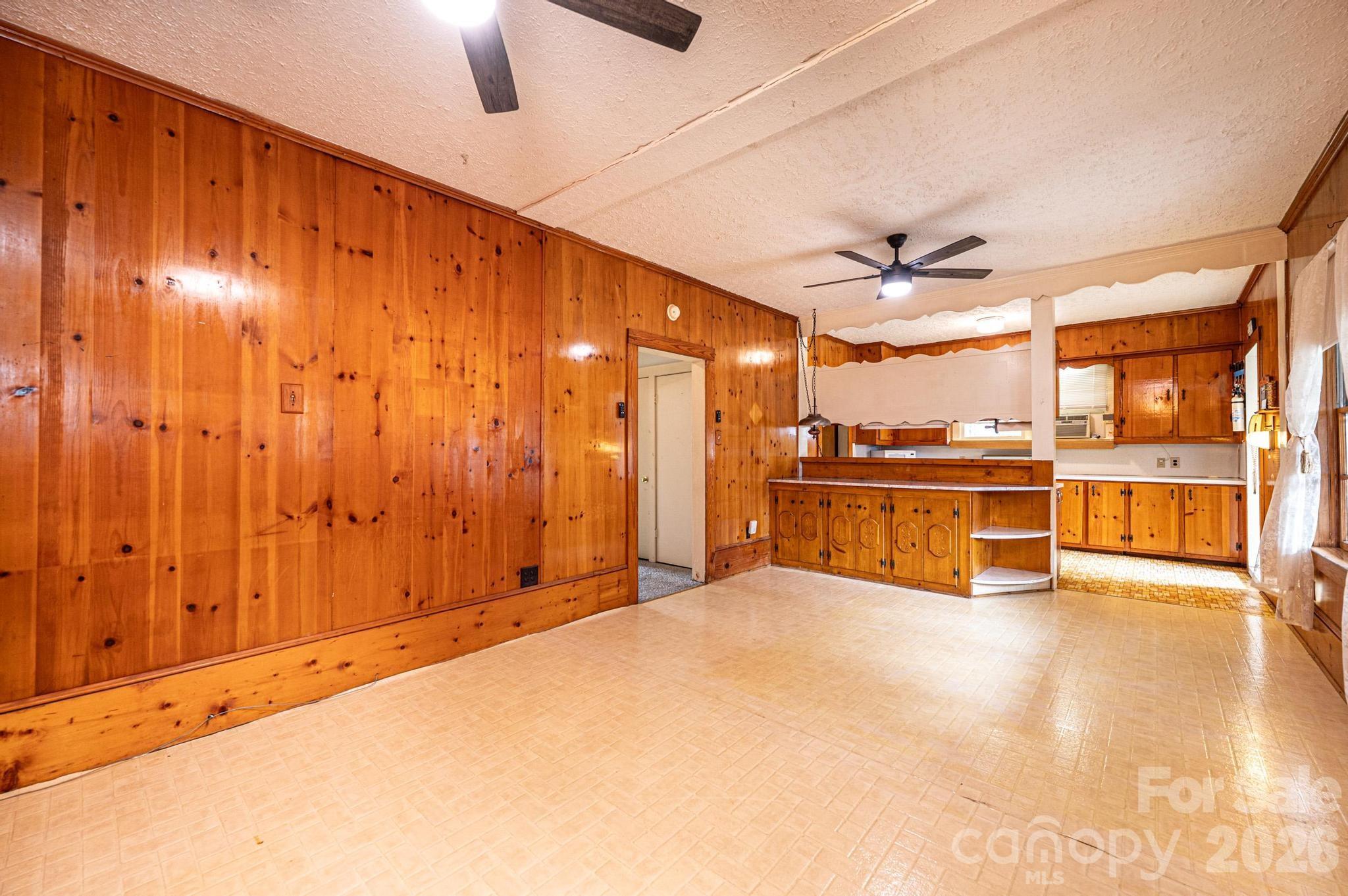 335 Harmon Street — Forest City