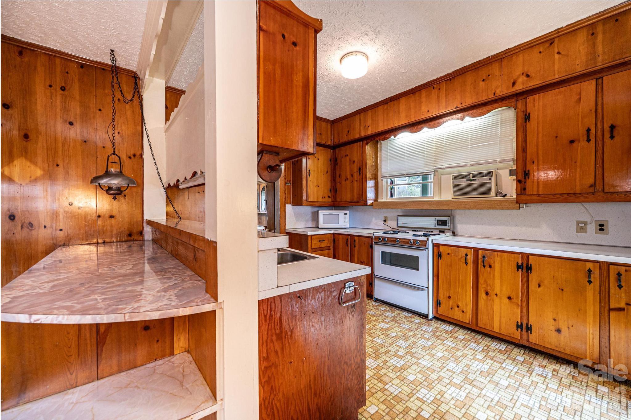 335 Harmon Street — Forest City
