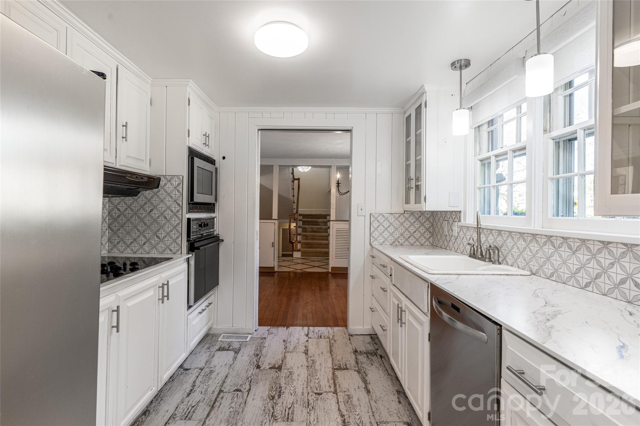 25 Blackwood Road — Asheville