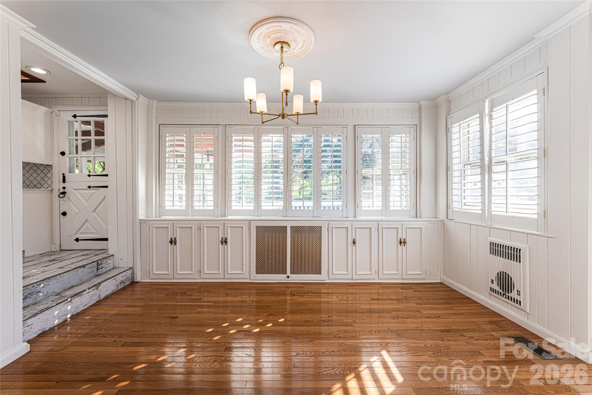 25 Blackwood Road — Asheville