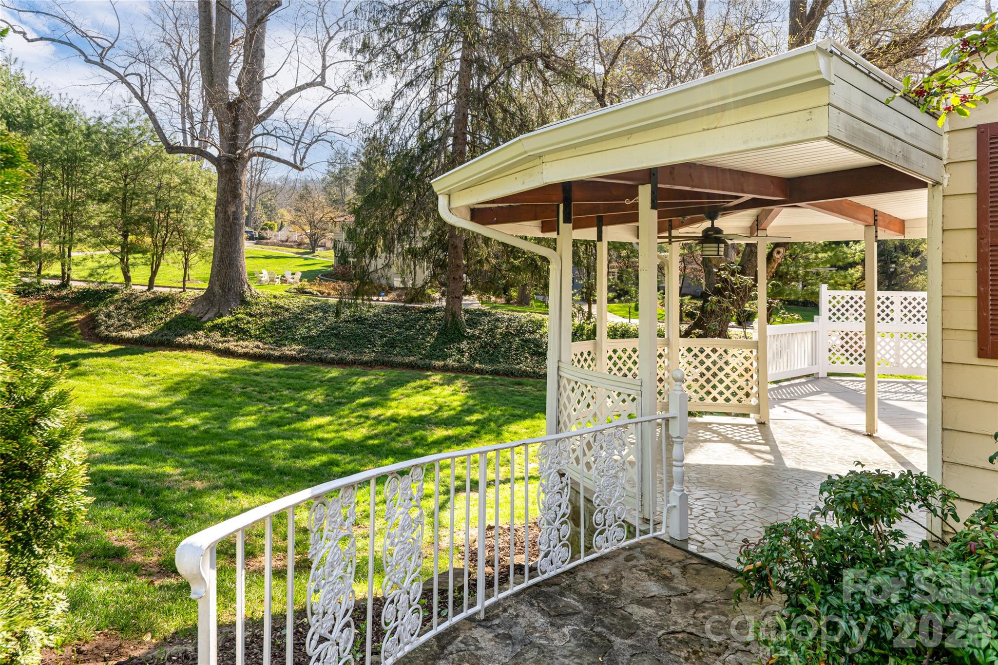 25 Blackwood Road — Asheville
