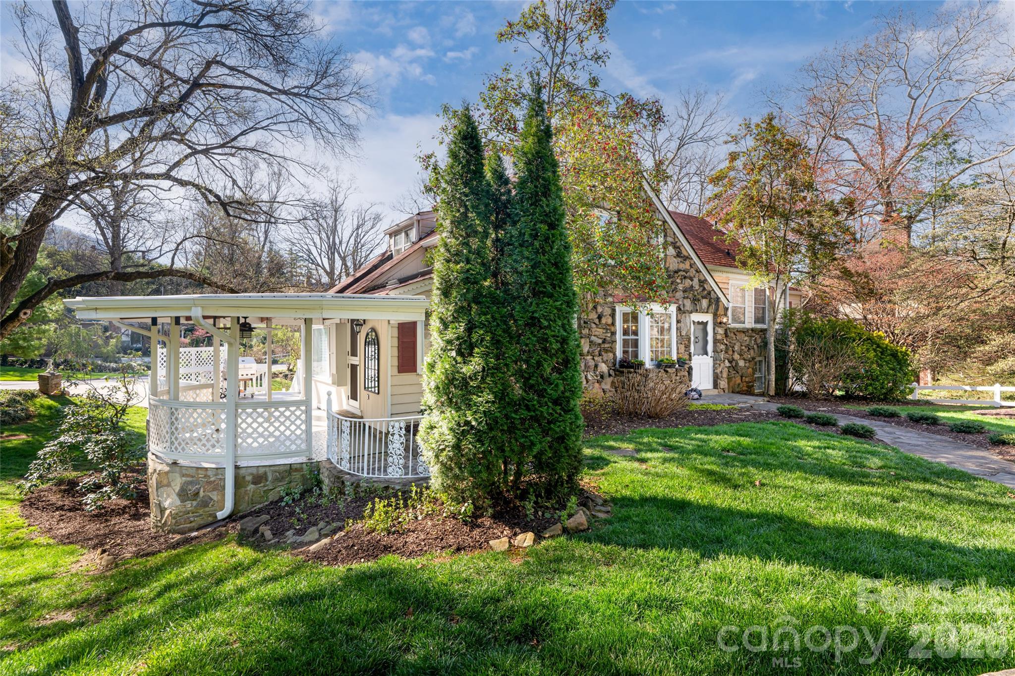 25 Blackwood Road — Asheville