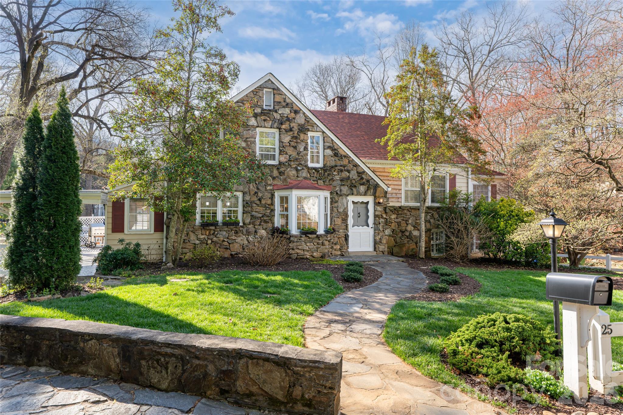 25 Blackwood Road — Asheville