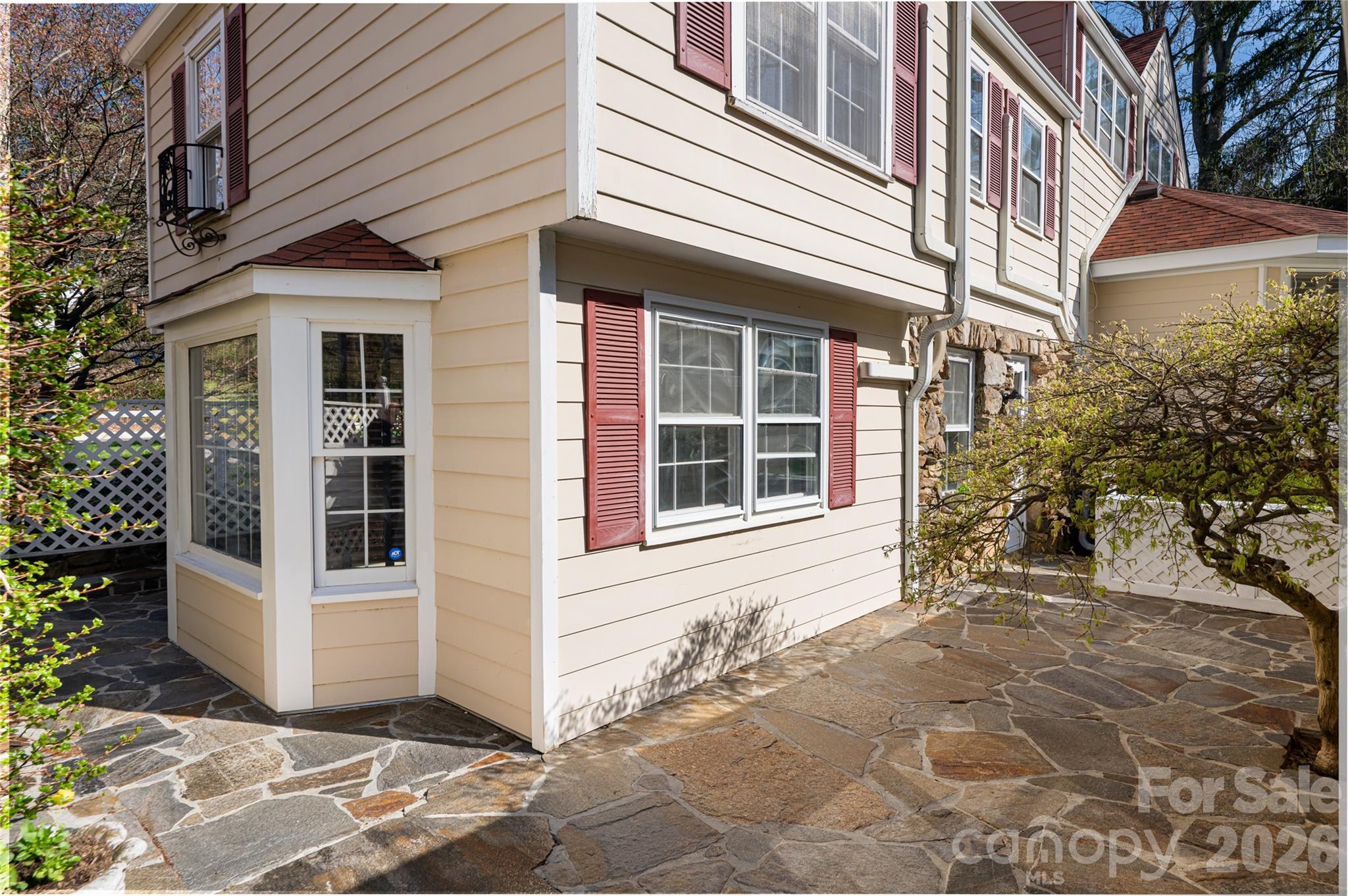 25 Blackwood Road — Asheville