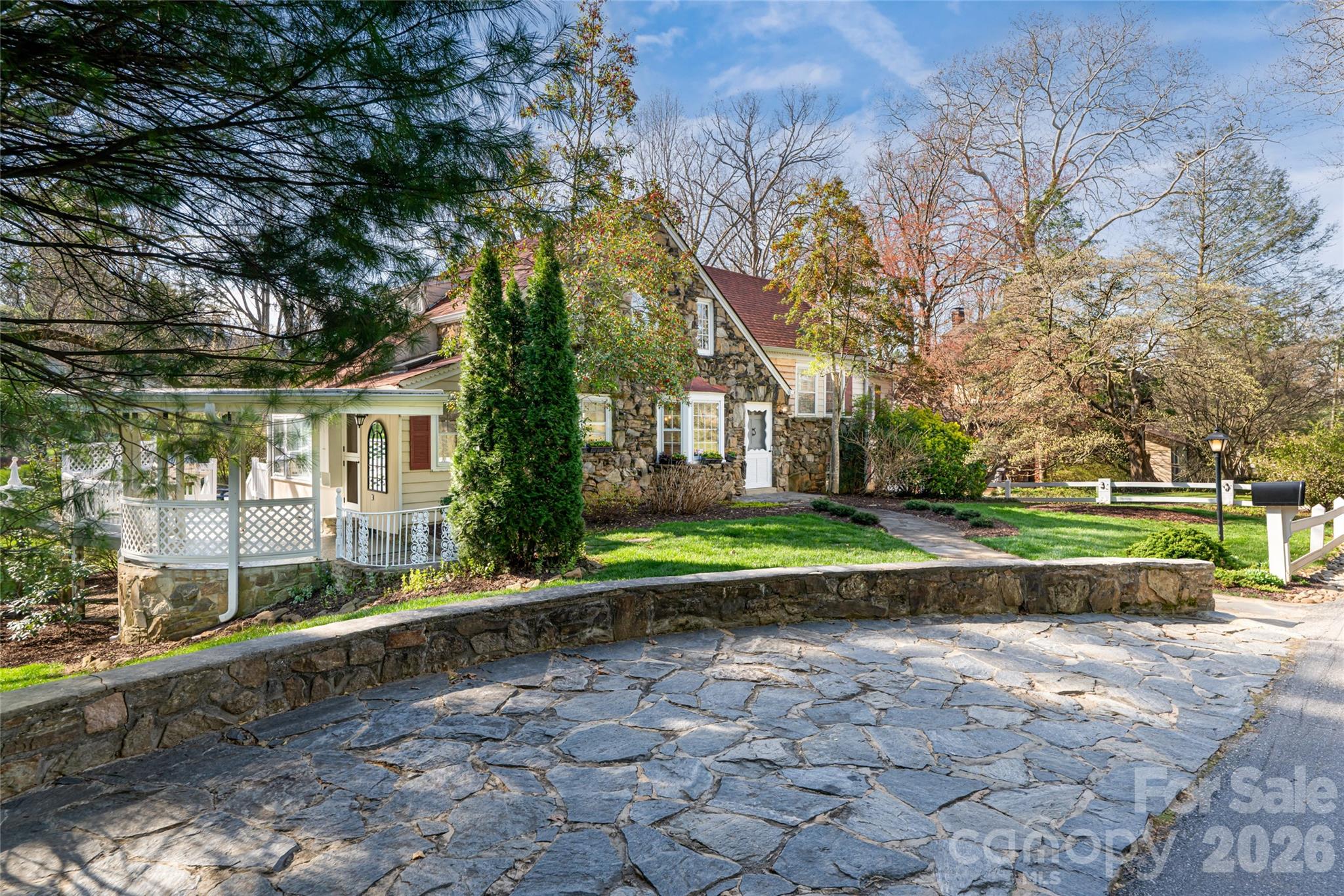 25 Blackwood Road — Asheville