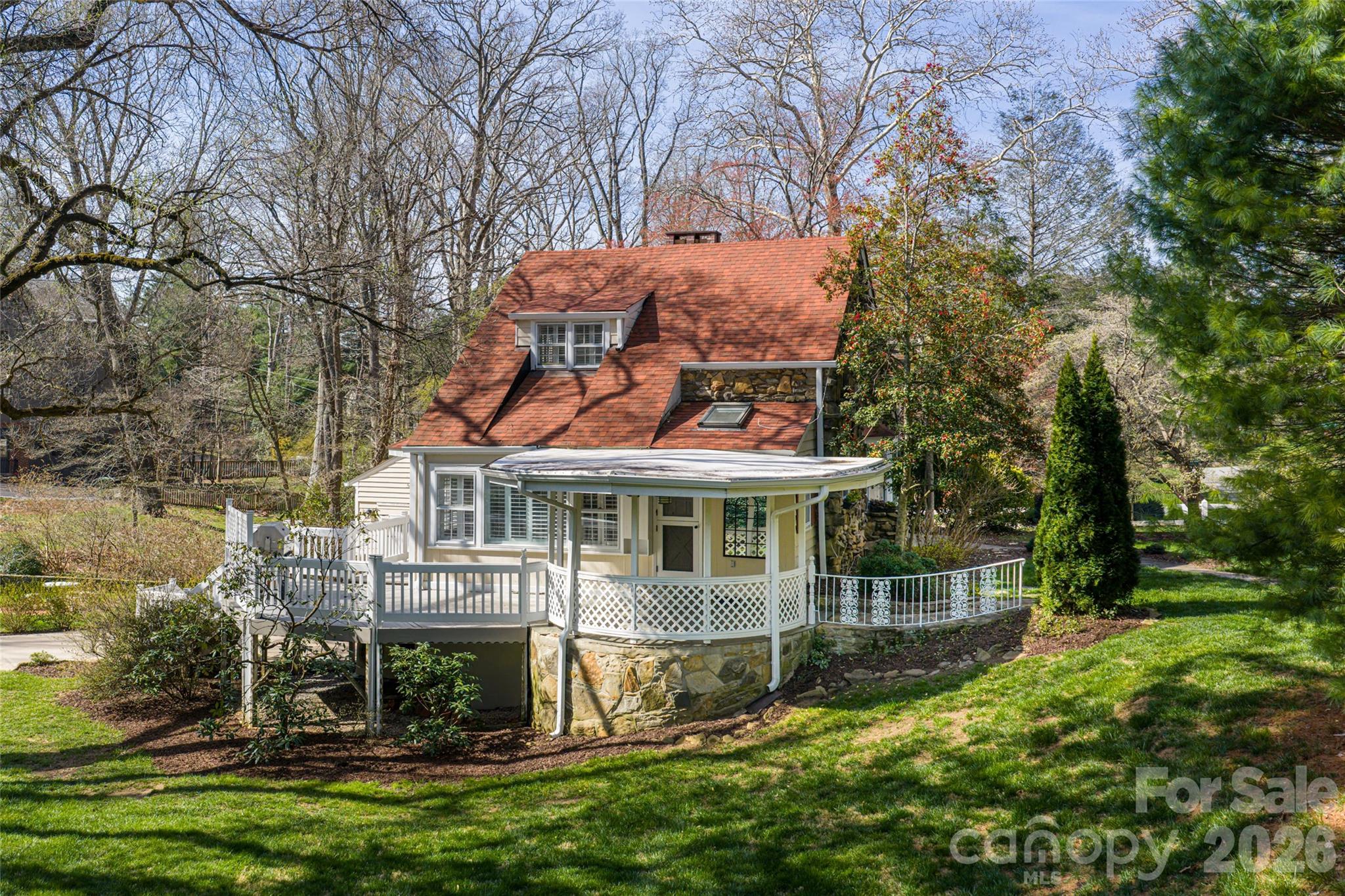 25 Blackwood Road — Asheville