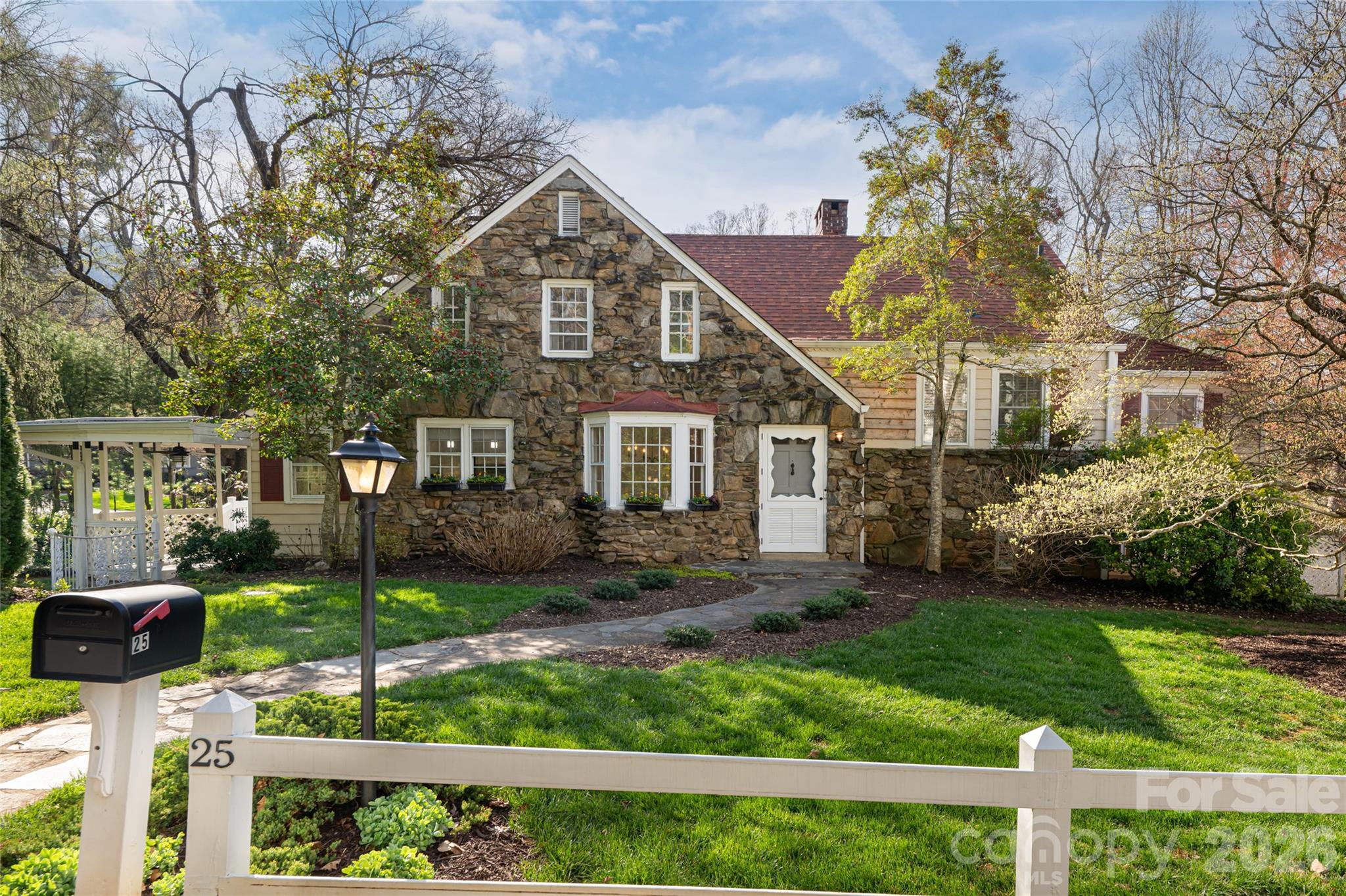 25 Blackwood Road — Asheville