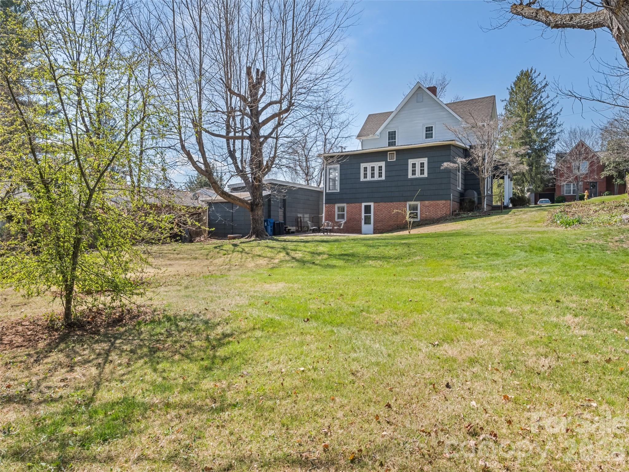151 Hampton Heights — Canton