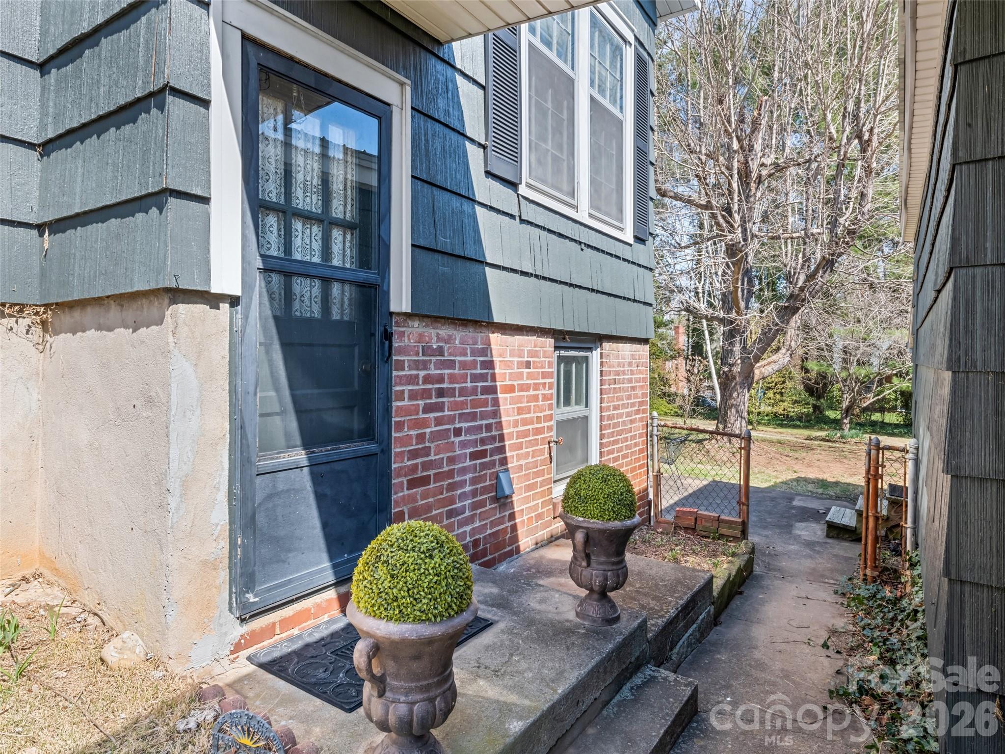 151 Hampton Heights — Canton