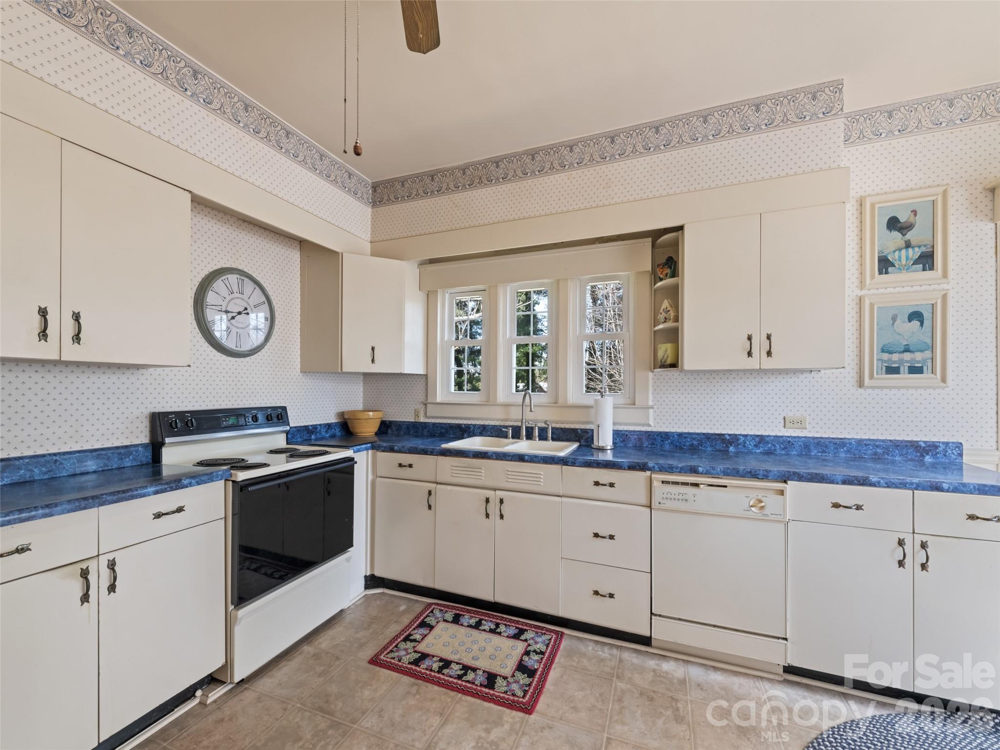 151 Hampton Heights — Canton