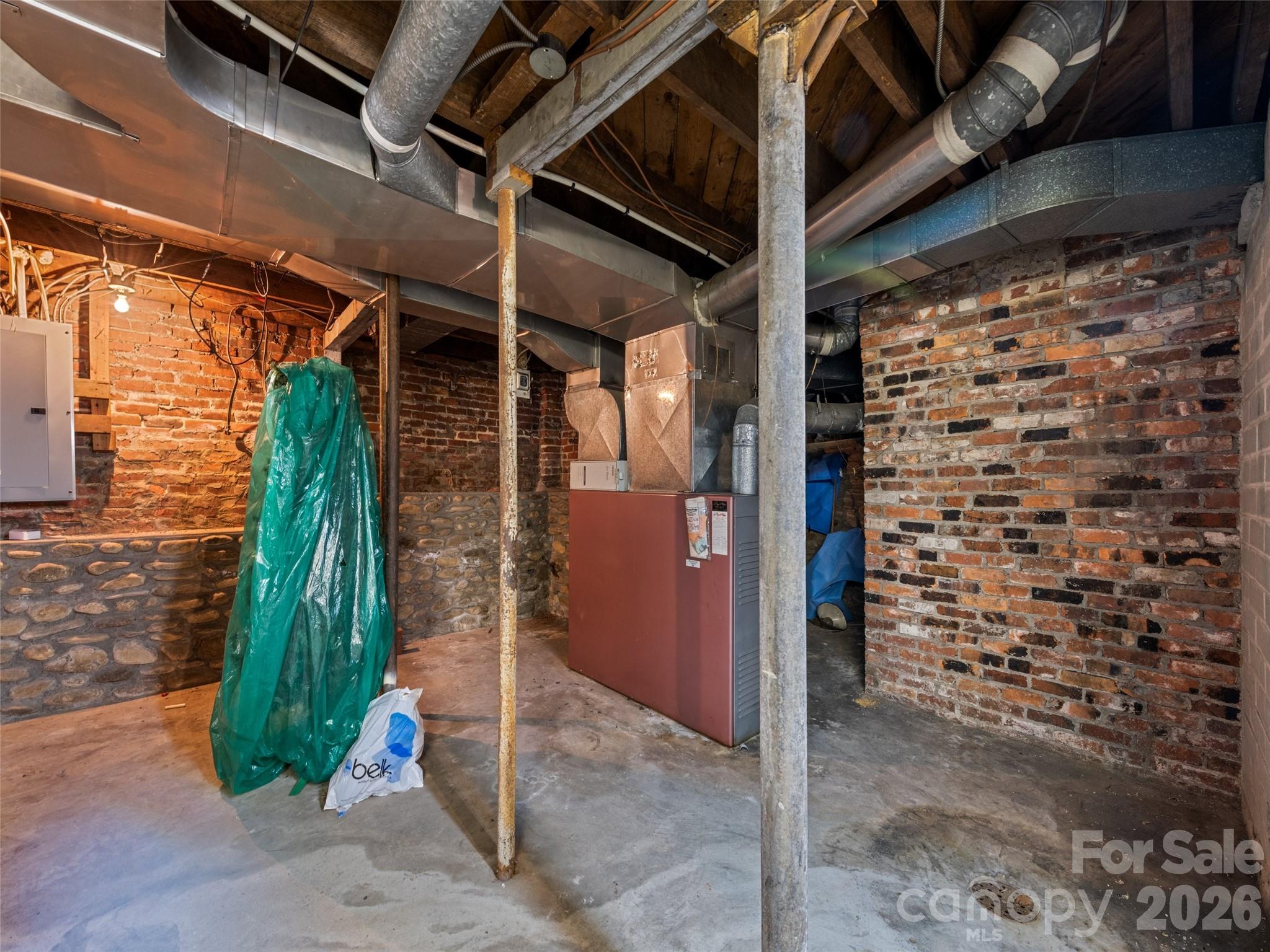 151 Hampton Heights — Canton