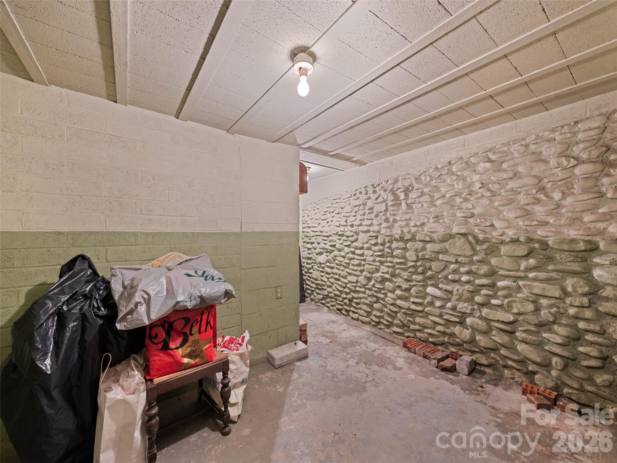 151 Hampton Heights — Canton