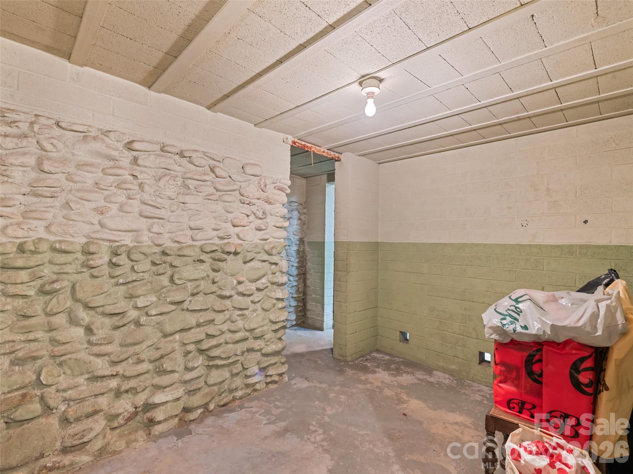 151 Hampton Heights — Canton