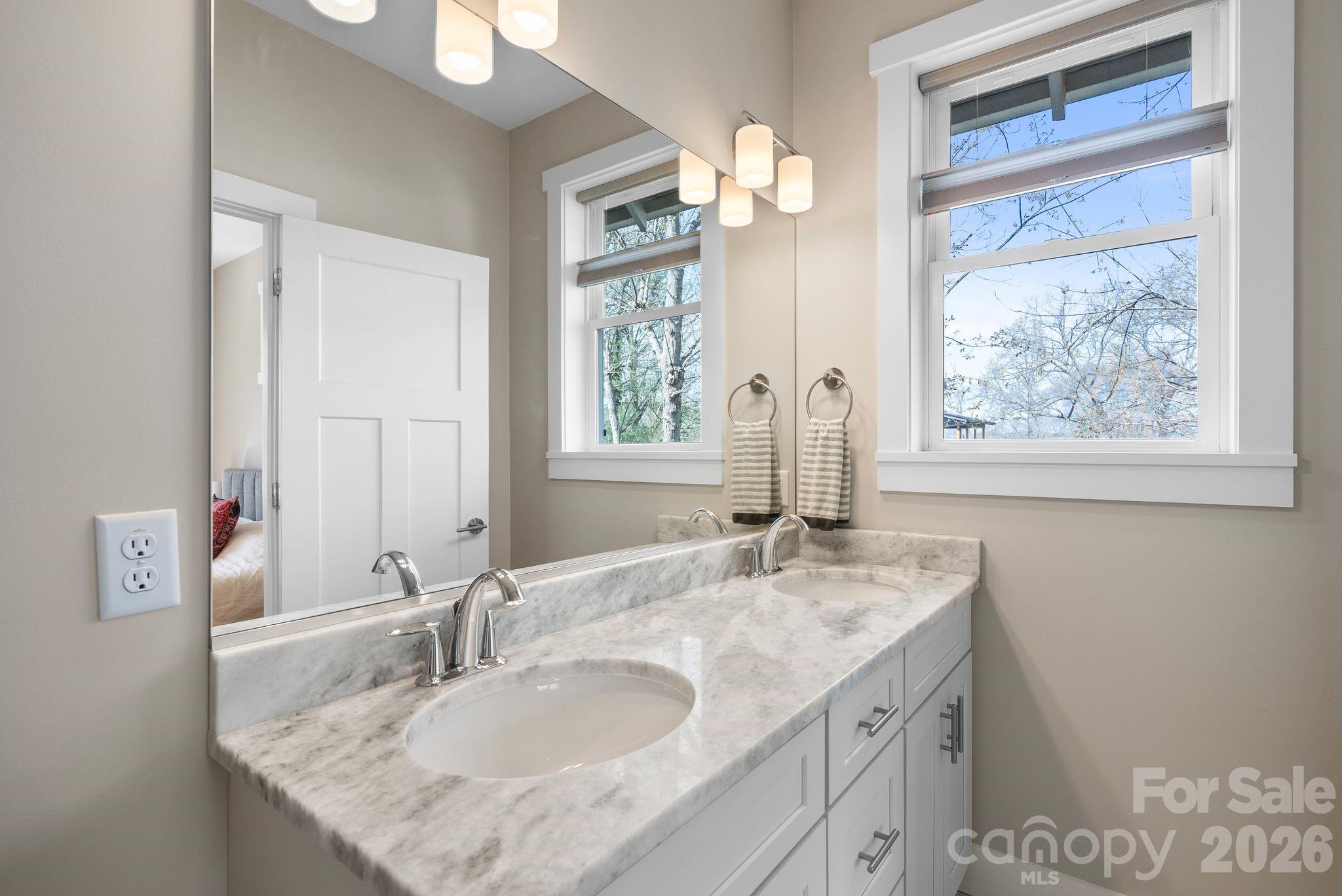 55 Vandalia Avenue — Asheville