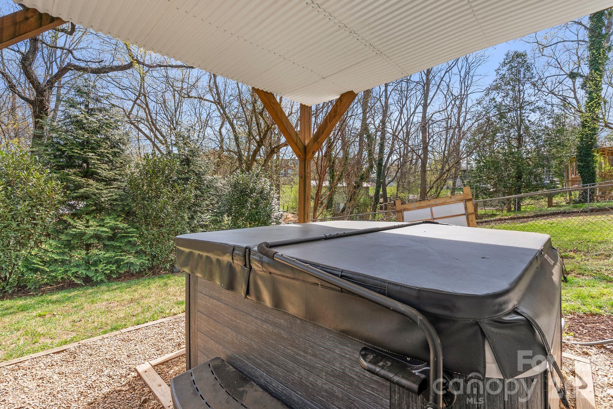 55 Vandalia Avenue — Asheville