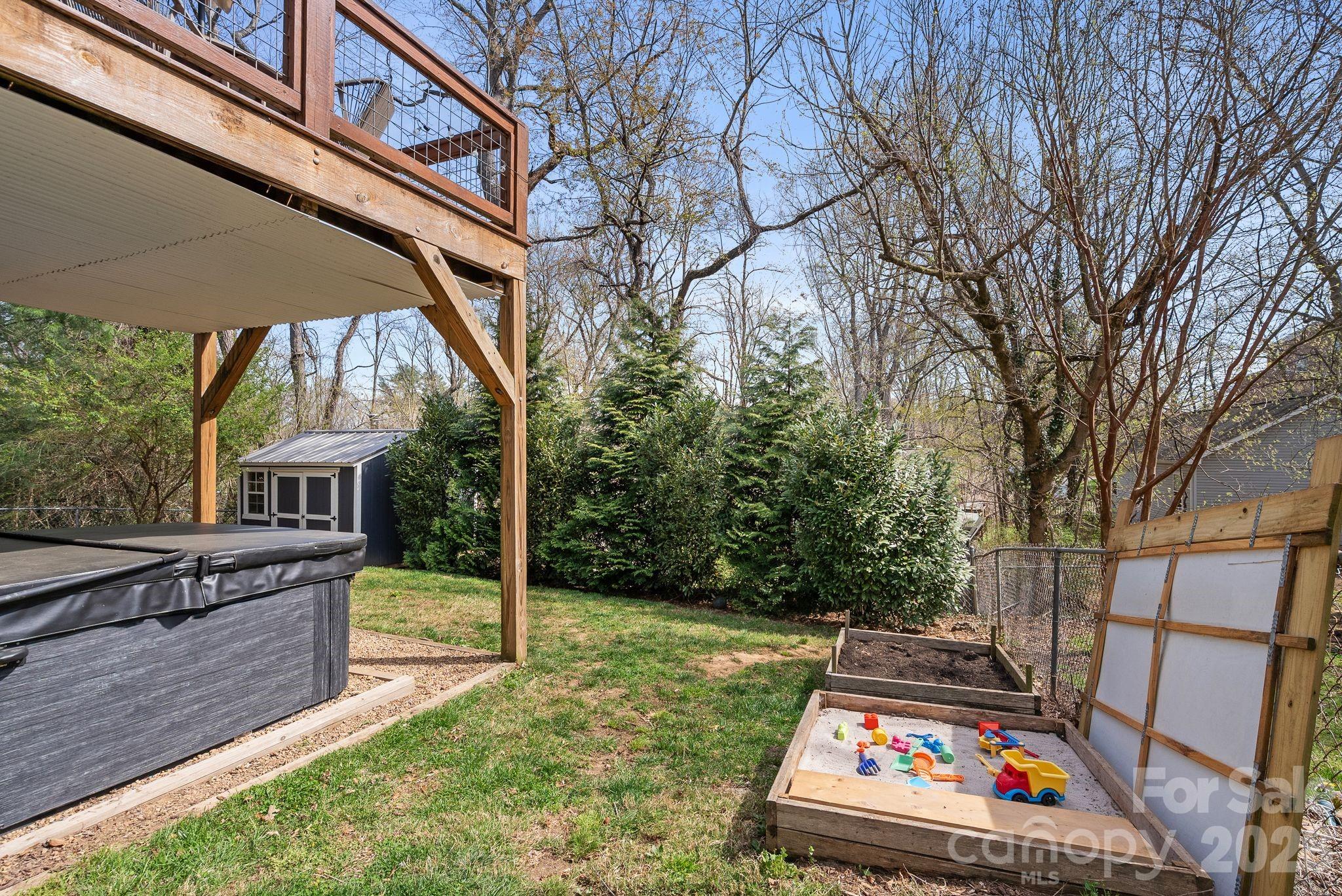 55 Vandalia Avenue — Asheville